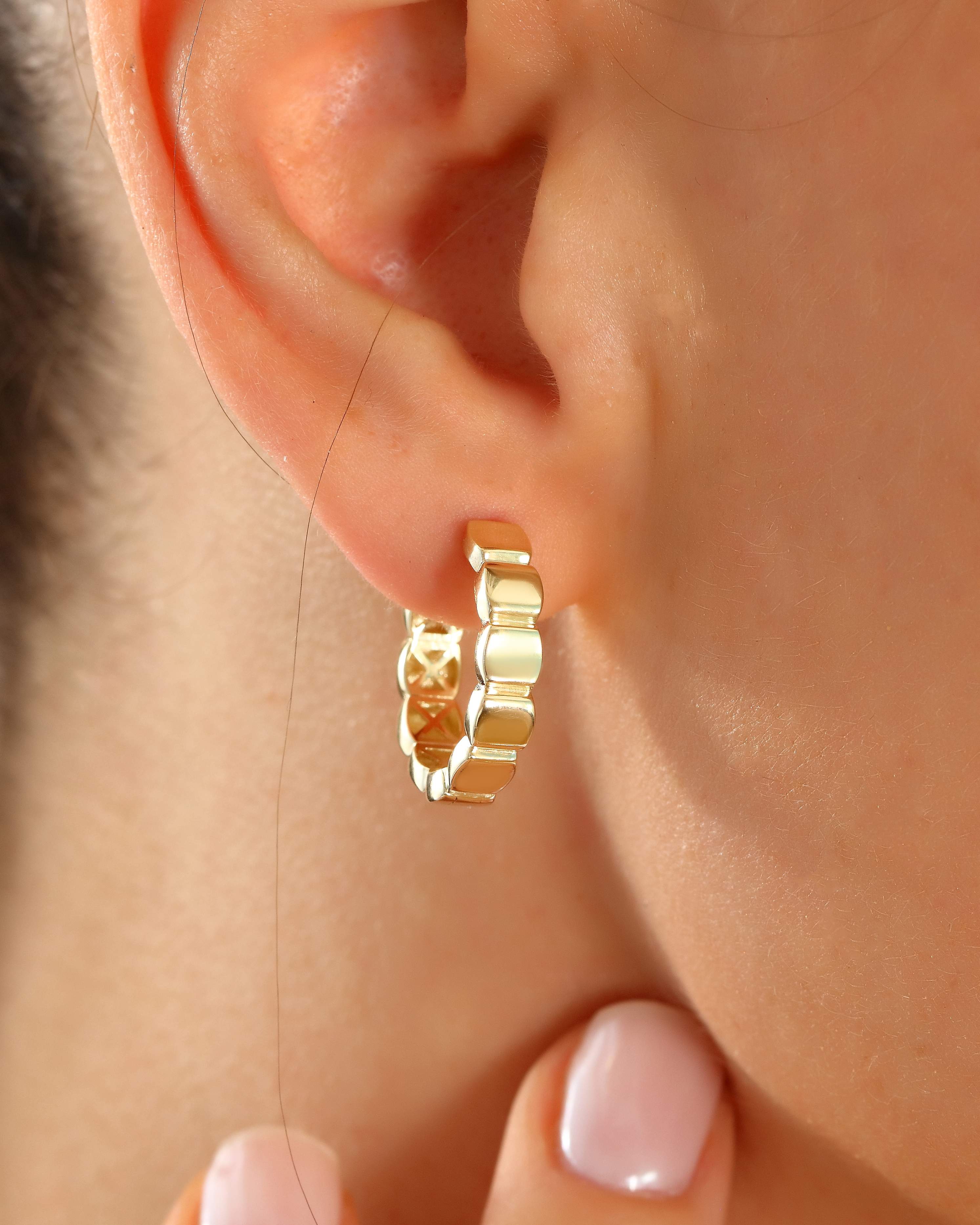 VIECLAT Solid Yellow Gold Cobblestone Huggie Hoop Earrings