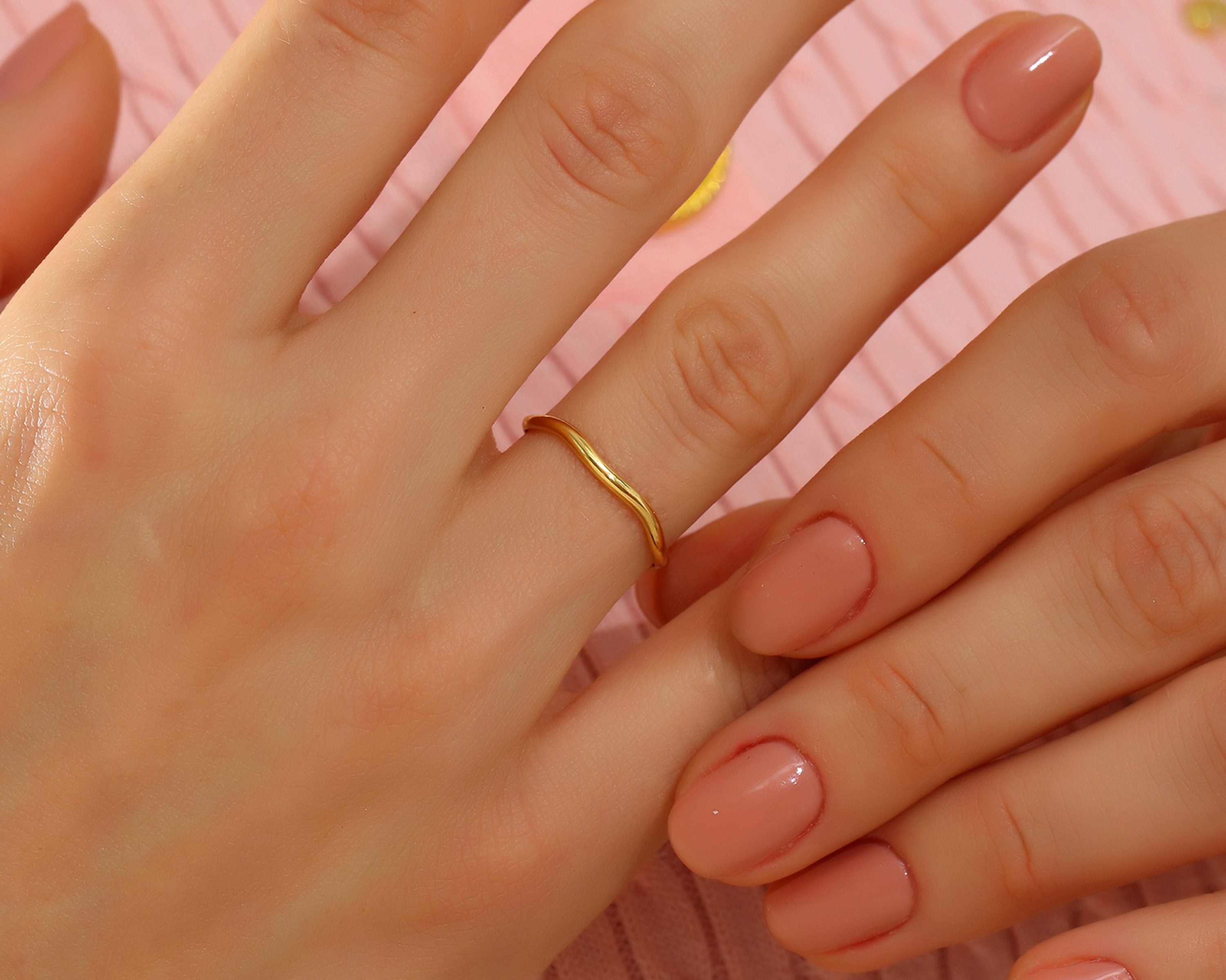 VIECLAT Gold Minimalist Wavy Band Ring