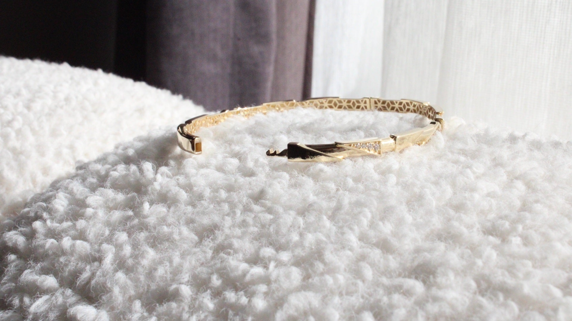 VIECLAT Solid Yellow Gold Diamond Geometric Bangle Bracelet