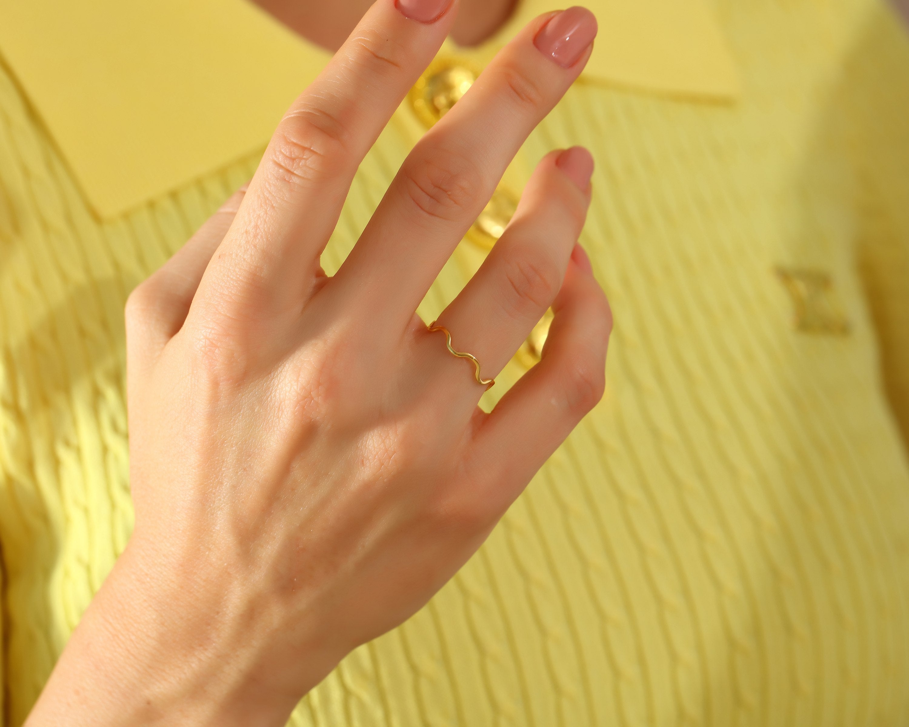 VIECLAT Gold Wavy Thin Band Ring