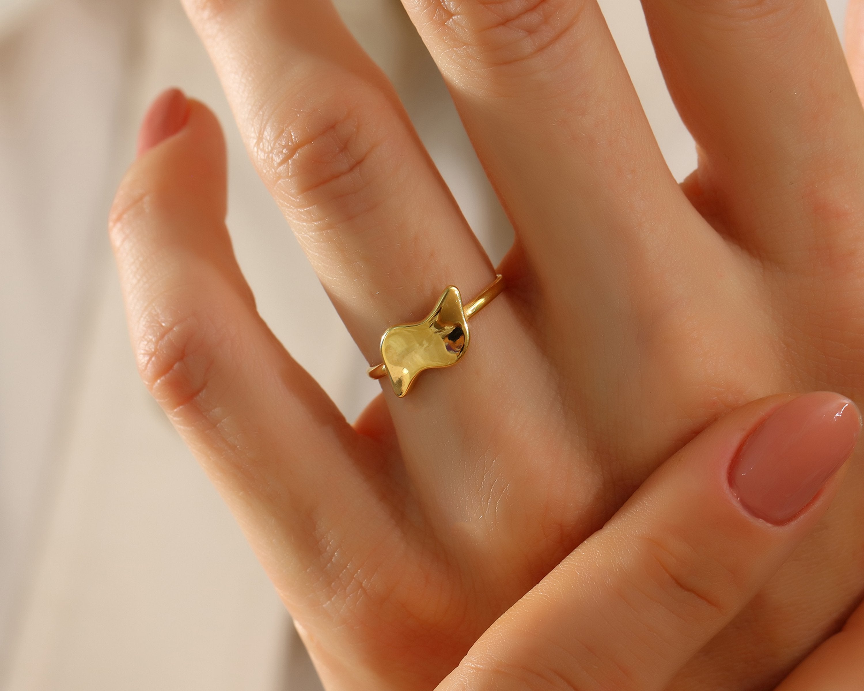 VIECLAT Gold Abstract Wave Statement Ring