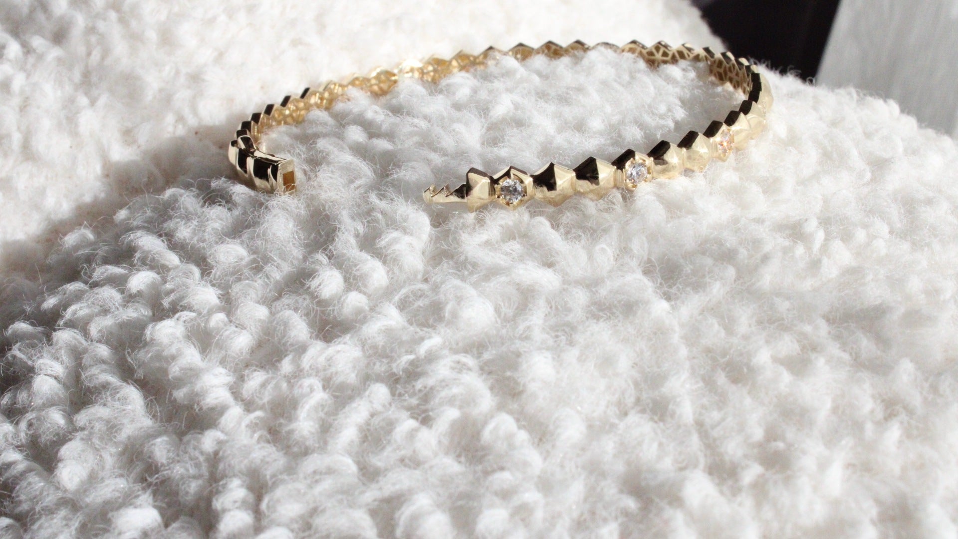 VIECLAT Solid Yellow Gold Spike Diamond Flexible Bangle