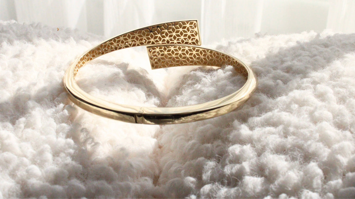 VIECLAT Solid Yellow Gold Diamond Triangle Bypass Bangle