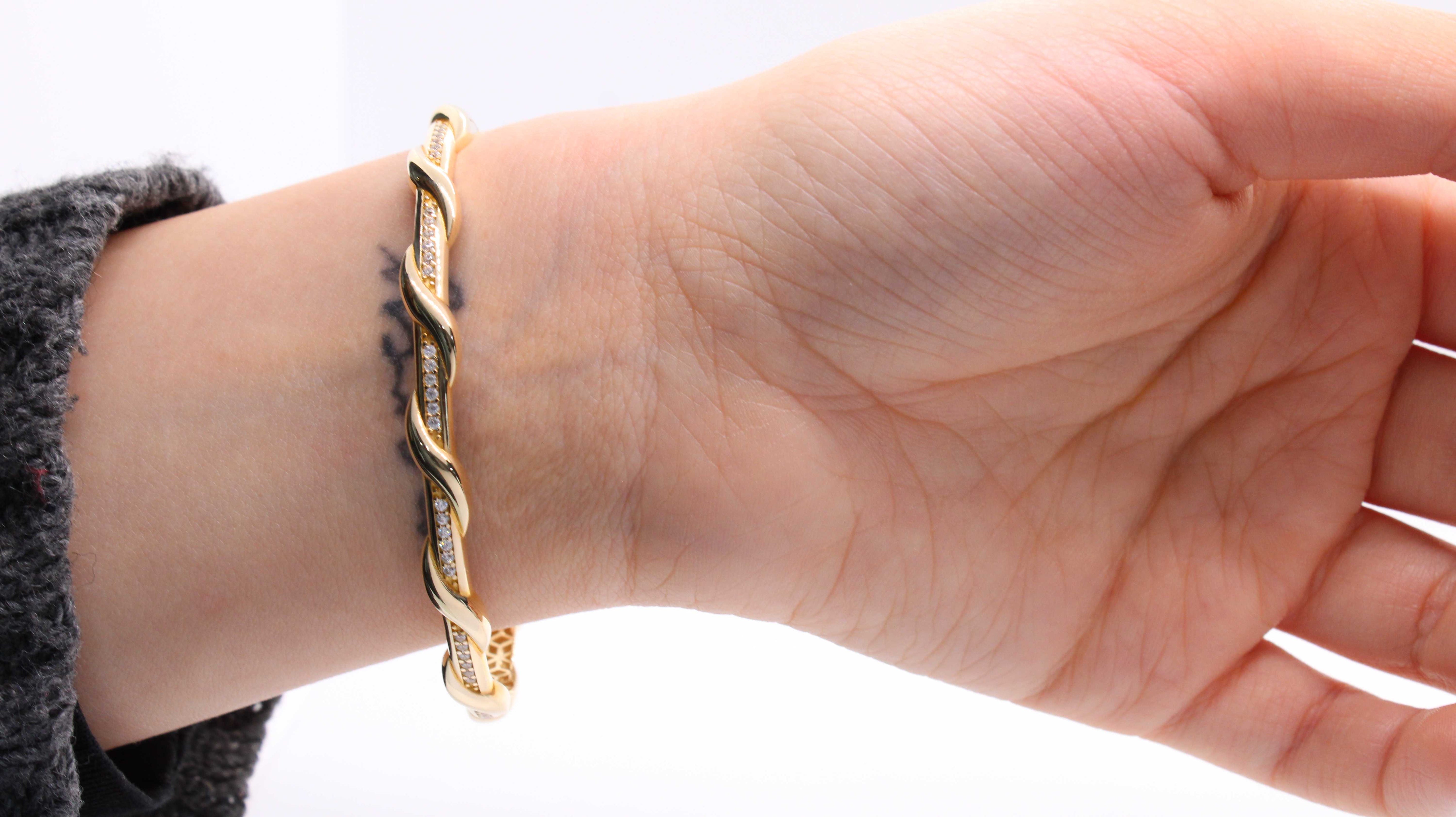 VIECLAT Gold CZ Twisted Bangle Bracelet