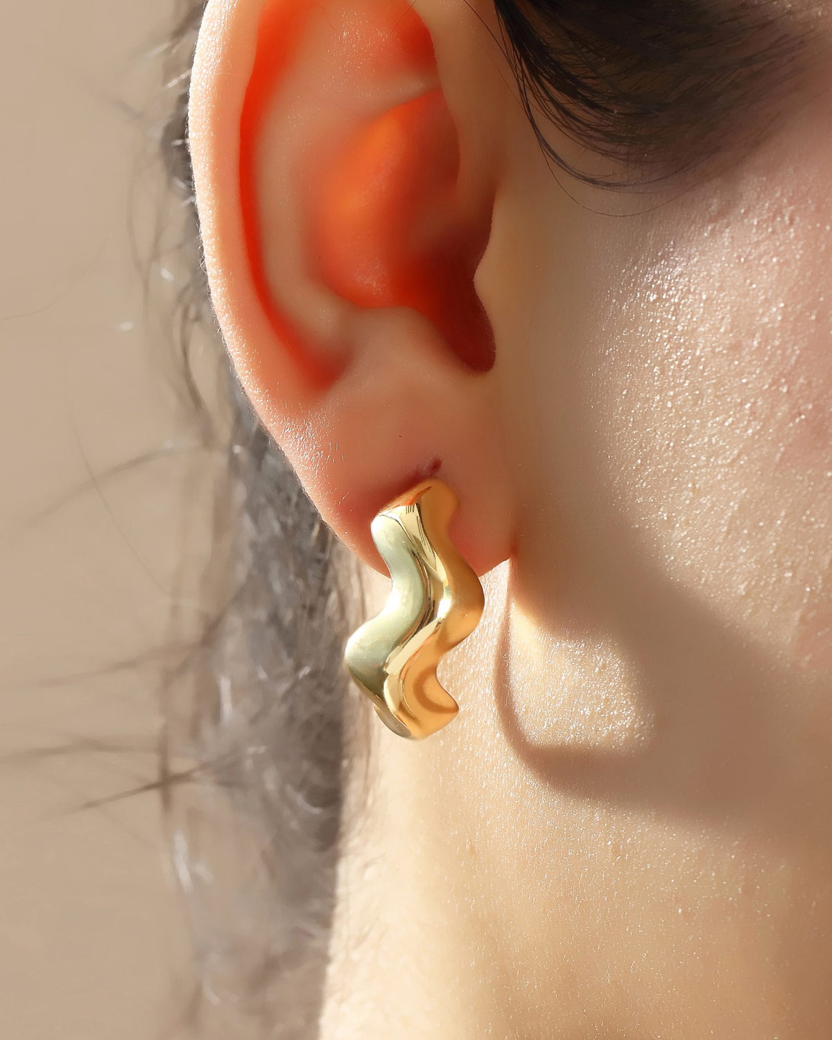 VIECLAT Gold Wavy Hoop Earrings