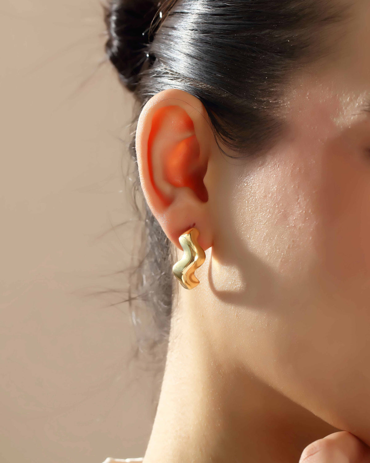VIECLAT Gold Wavy Hoop Earrings