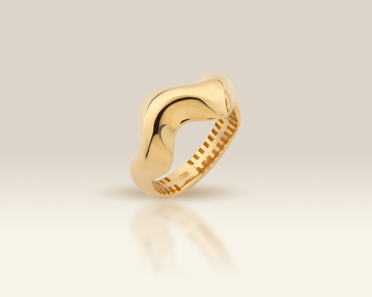 VIECLAT Solid Yellow Gold Wavy Dome Ring
