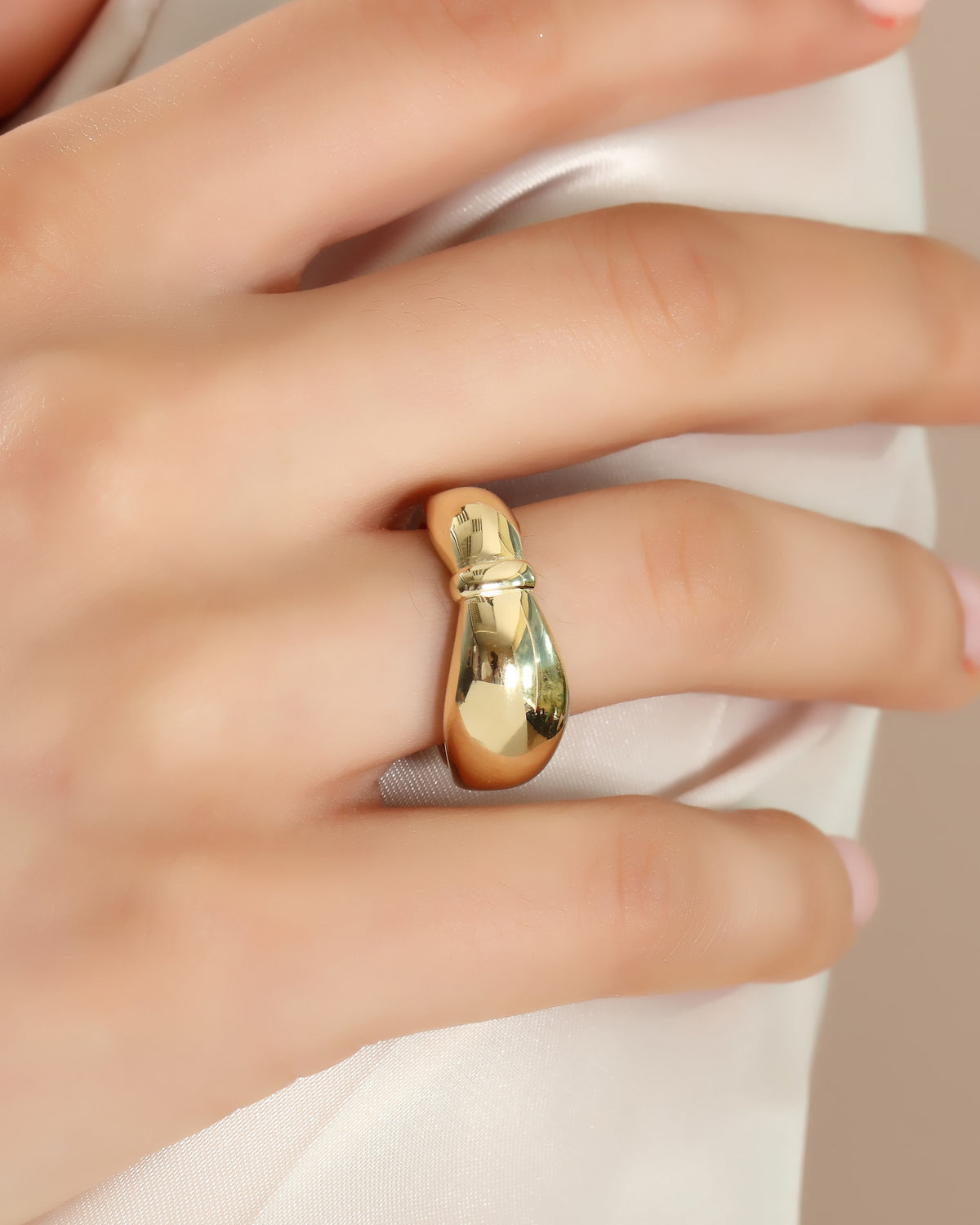 VIECLAT Solid Yellow Gold Bow Knot Dome Ring