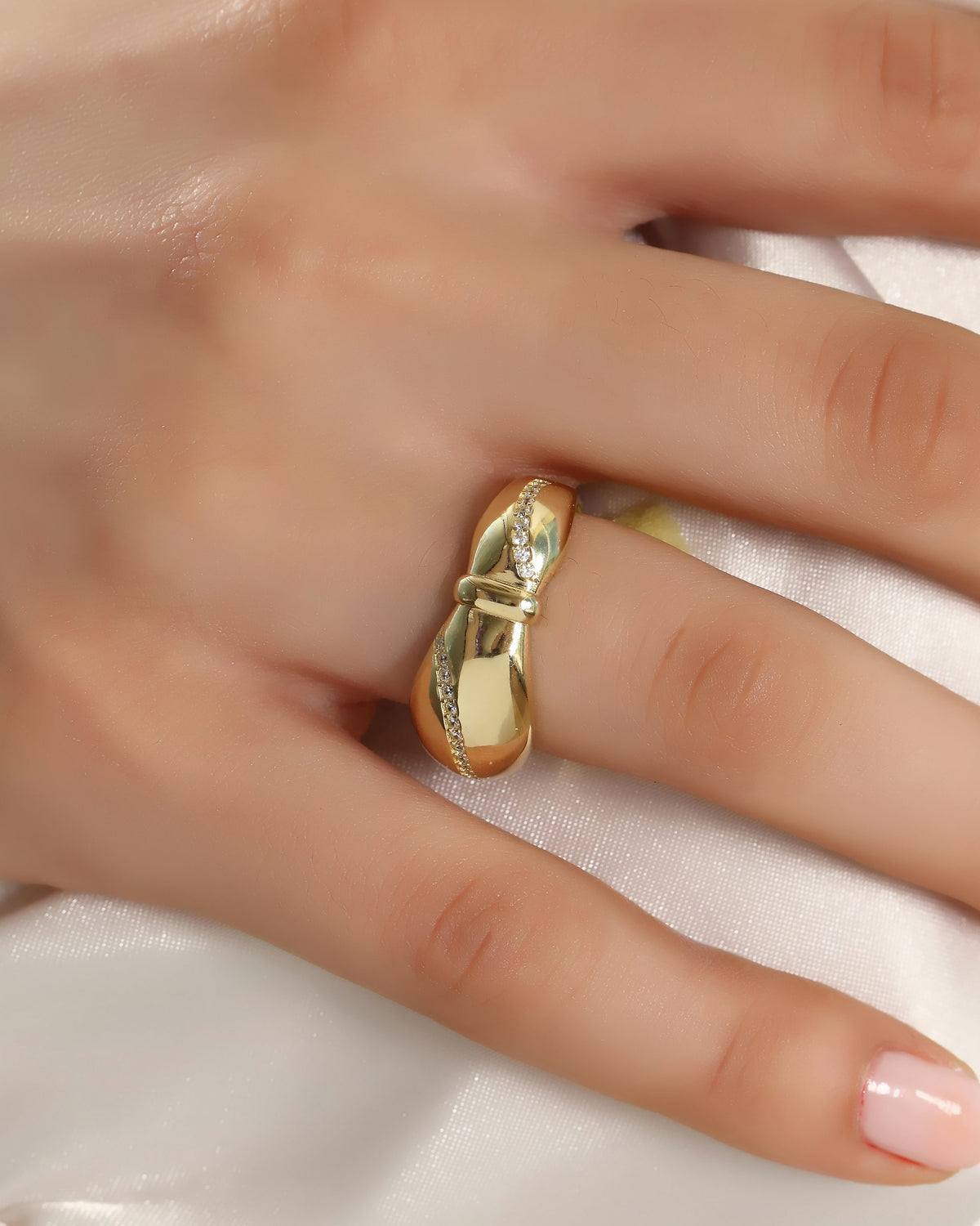 VIECLAT Solid Yellow Gold Diamond Bow Dome Ring