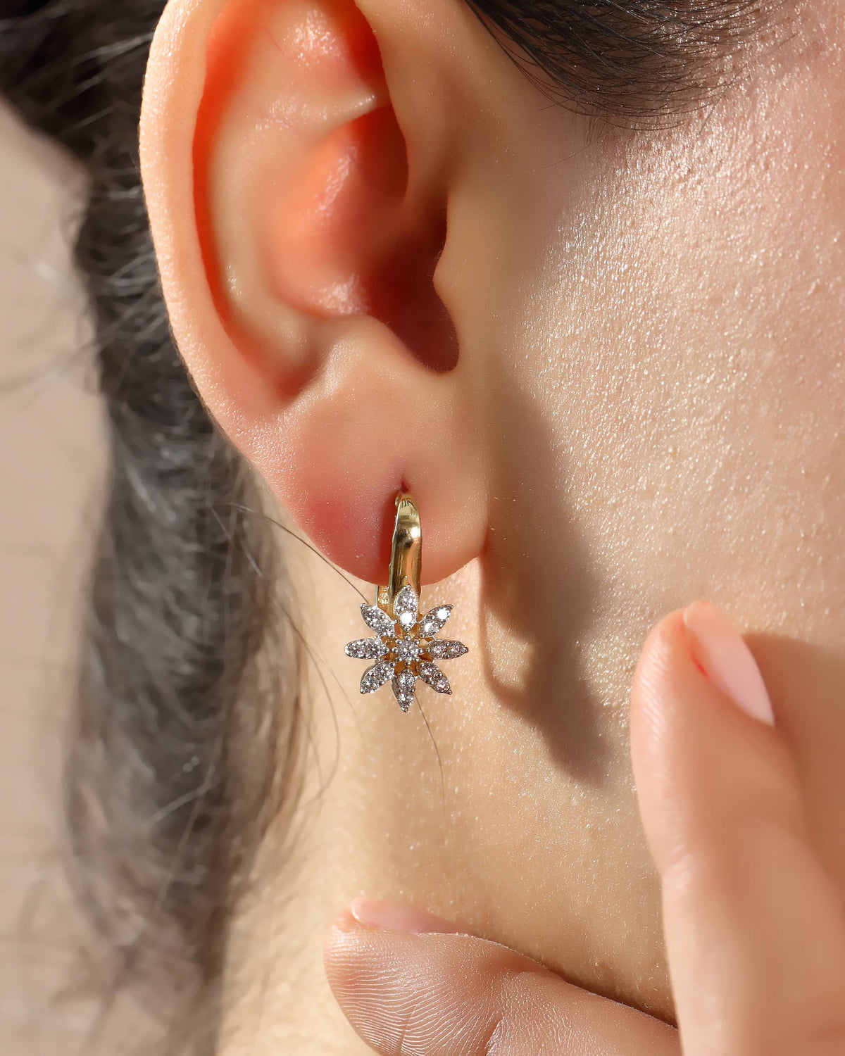 VIECLAT Solid Yellow Gold Diamond Flower Earrings