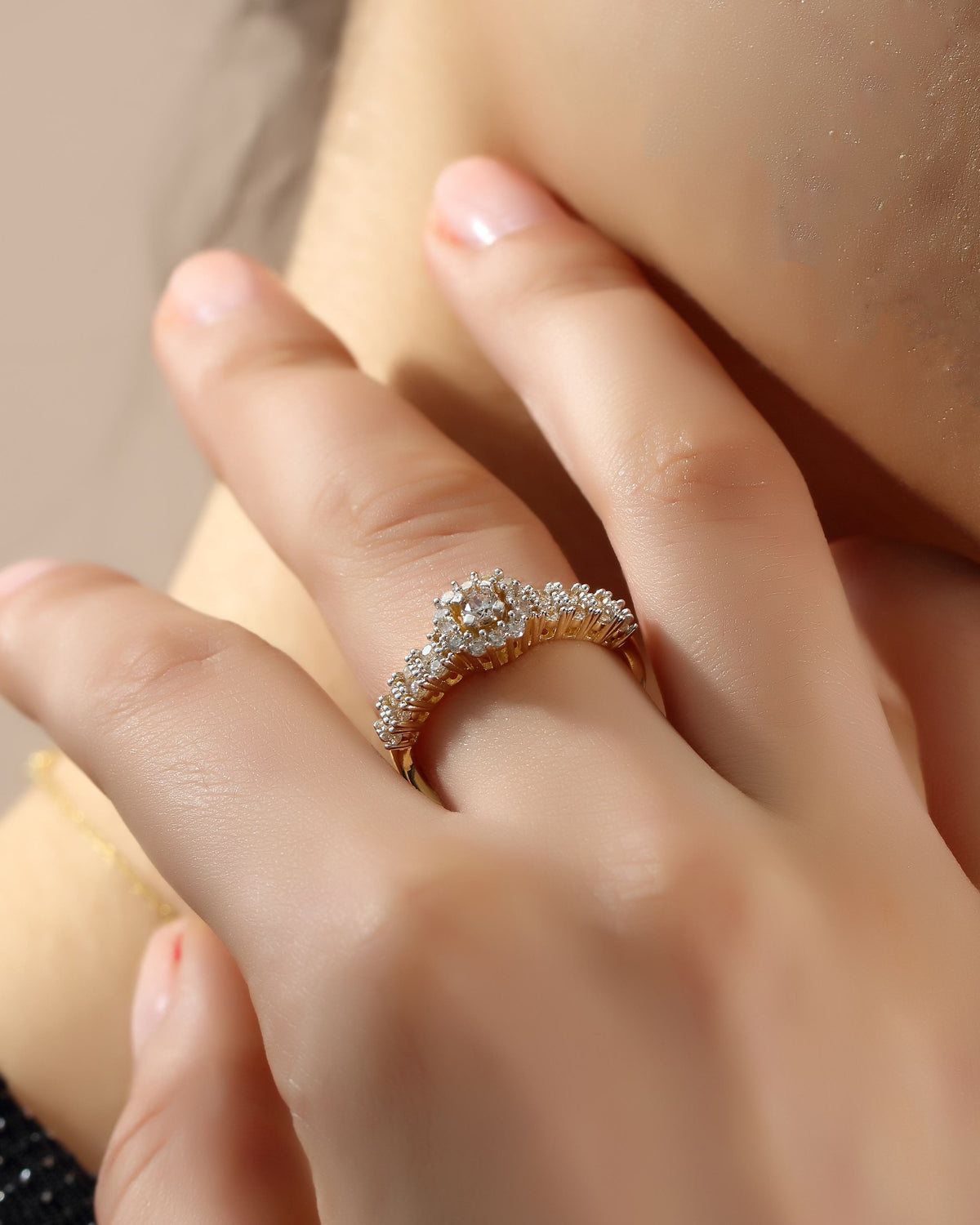 VIECLAT Solid Yellow Gold Diamond Halo Ring