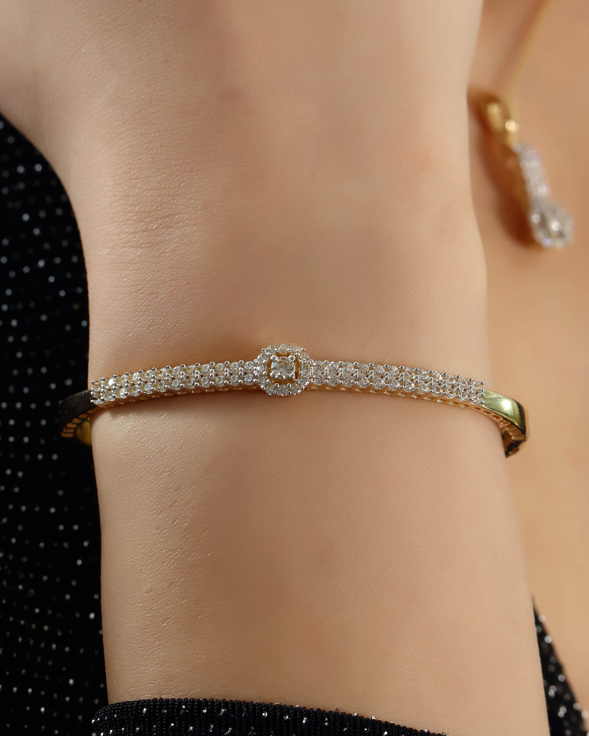 VIECLAT Solid Yellow Gold Diamond Bangle Bracelet Model Wrist