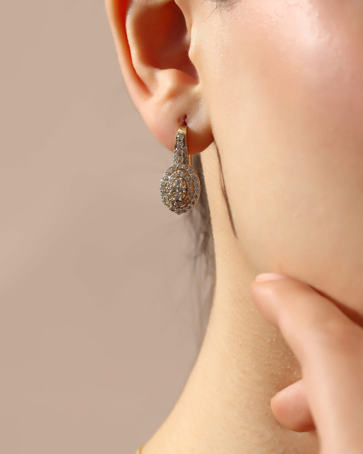 VIECLAT Solid Yellow Gold Diamond Oval Earring Model Close