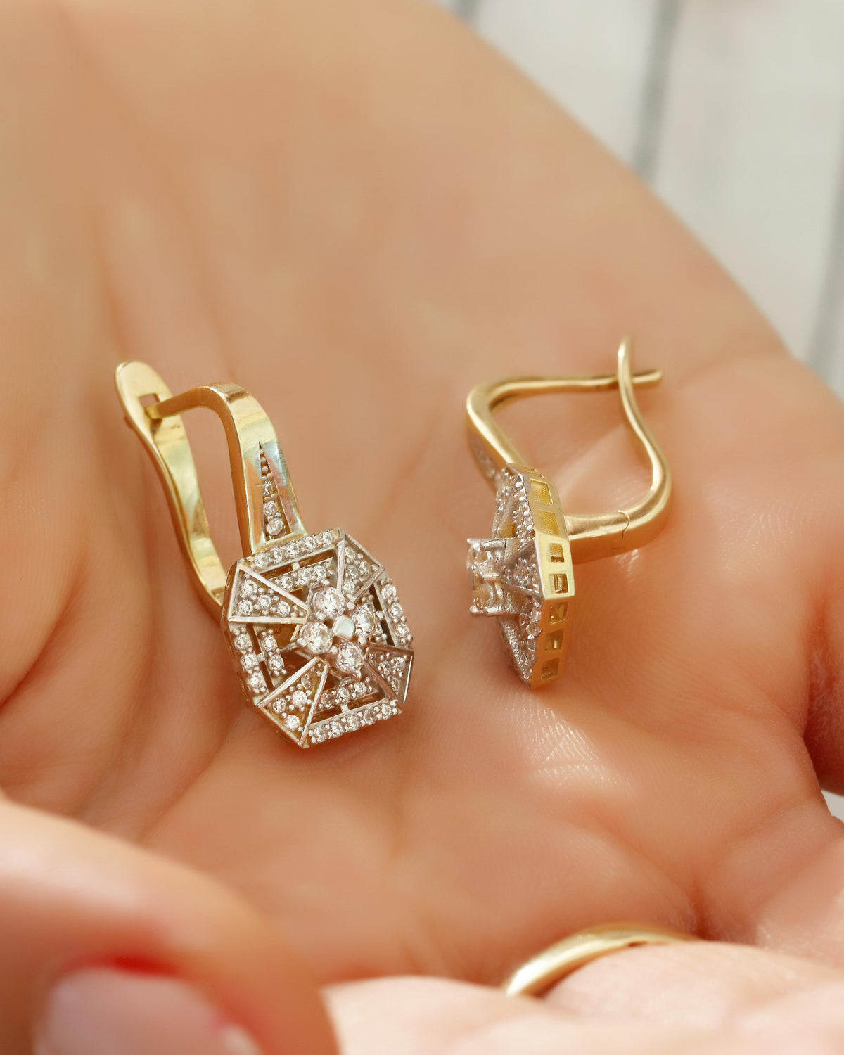 VIECLAT Solid Yellow Gold Diamond Octagon Earrings Hand