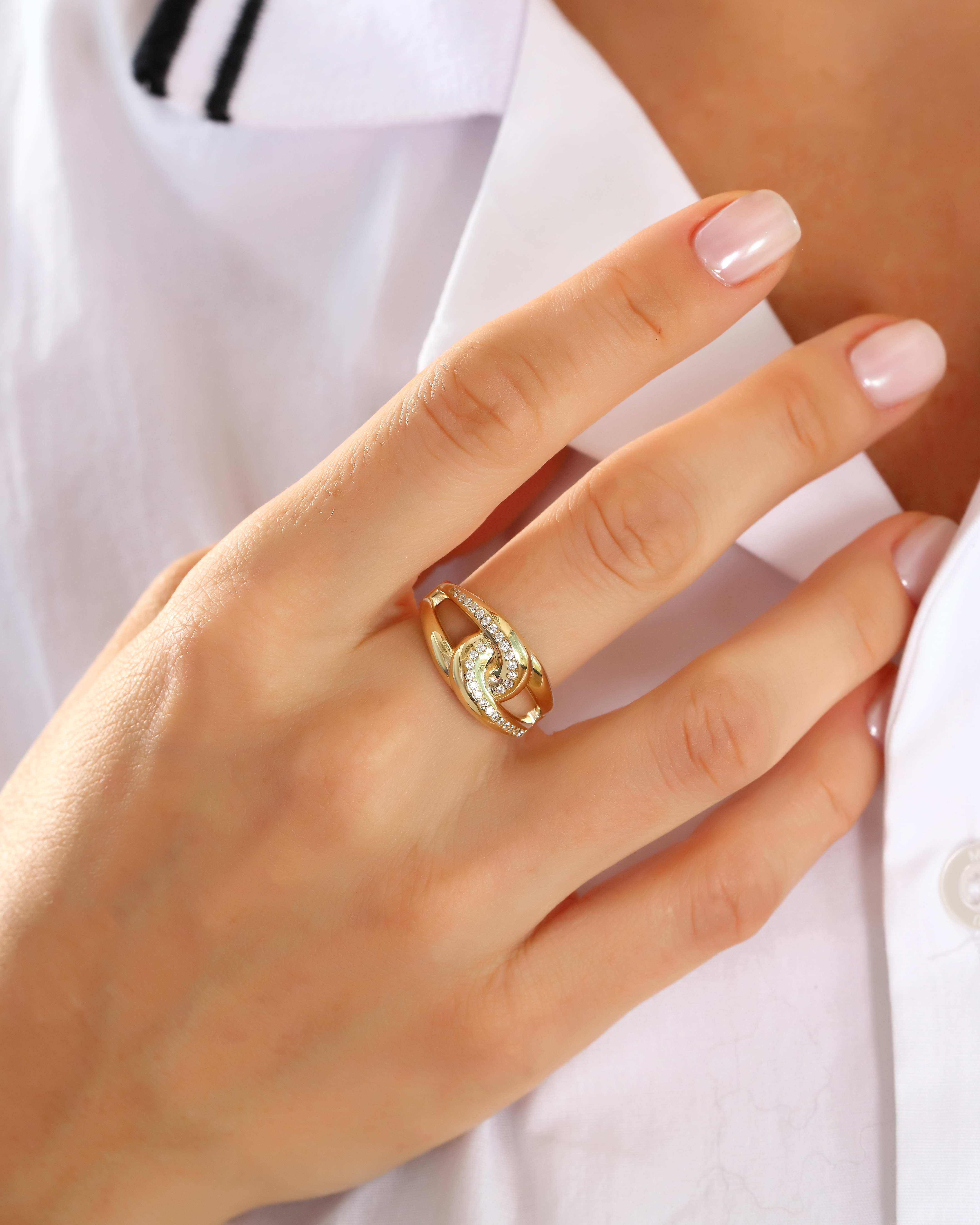 VIECLAT Solid Yellow Gold Pavé Interlocking Link Ring