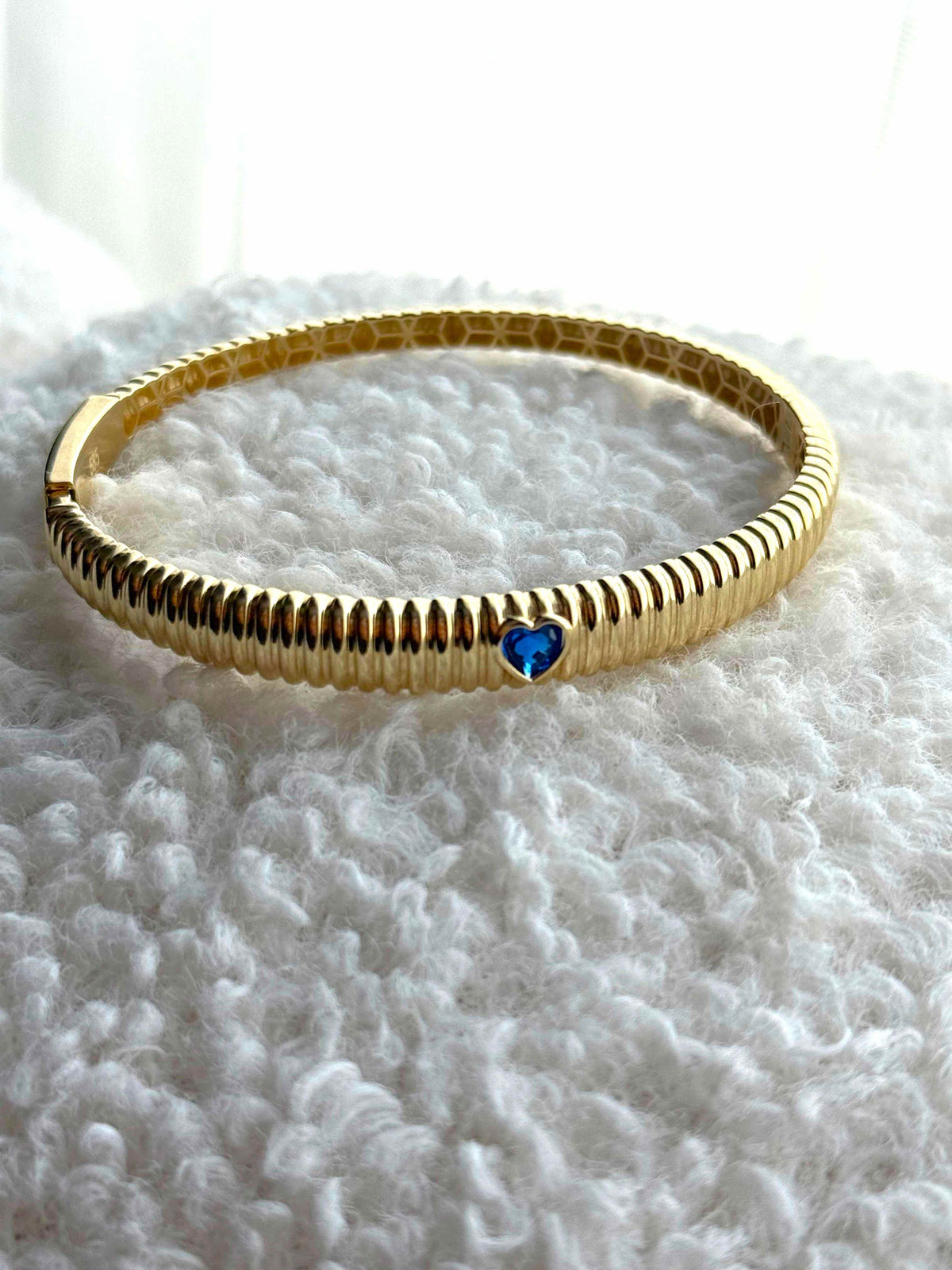 VIECLAT Gold Blue Heart Ribbed Bangle Bracelet