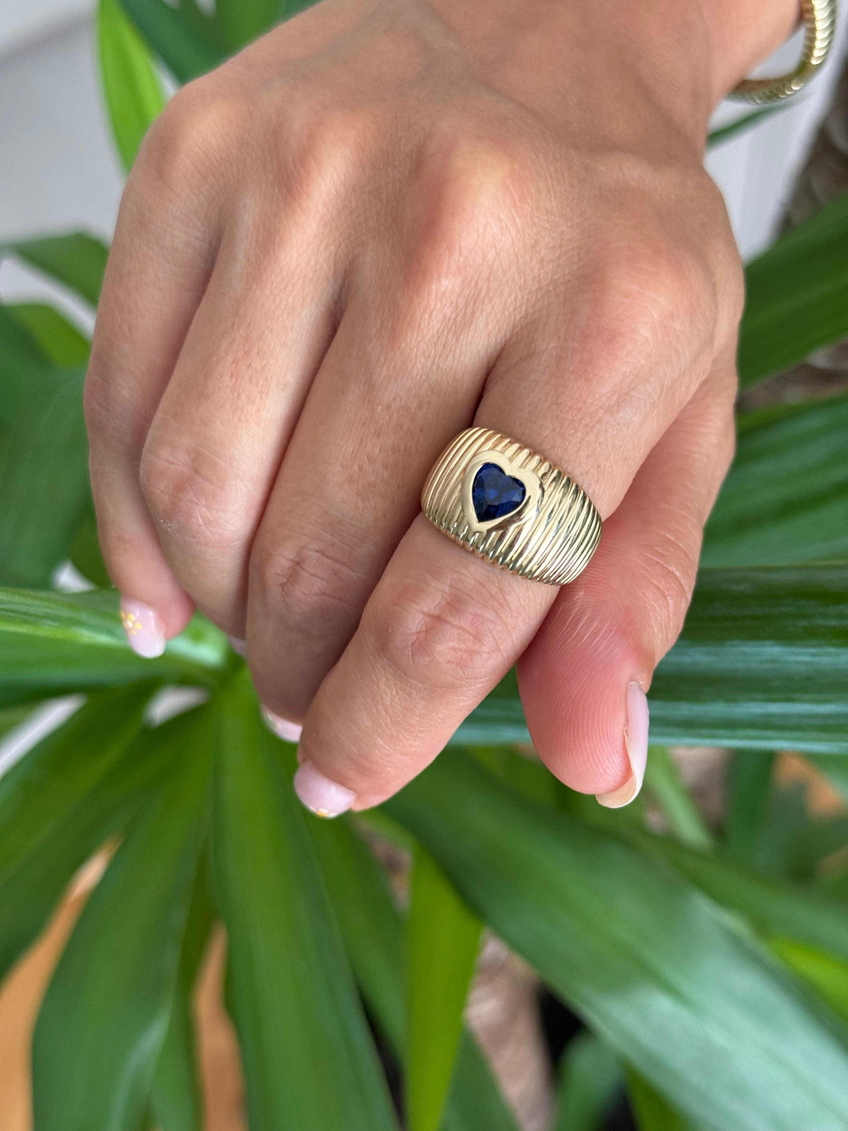VIECLAT Gold Blue Heart Gemstone Ribbed Ring