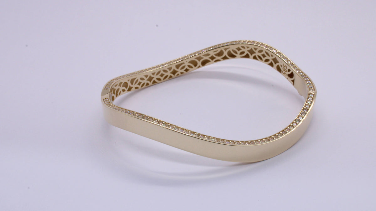 VIECLAT Solid Yellow Gold Diamond Wavy Bangle Bracelet
