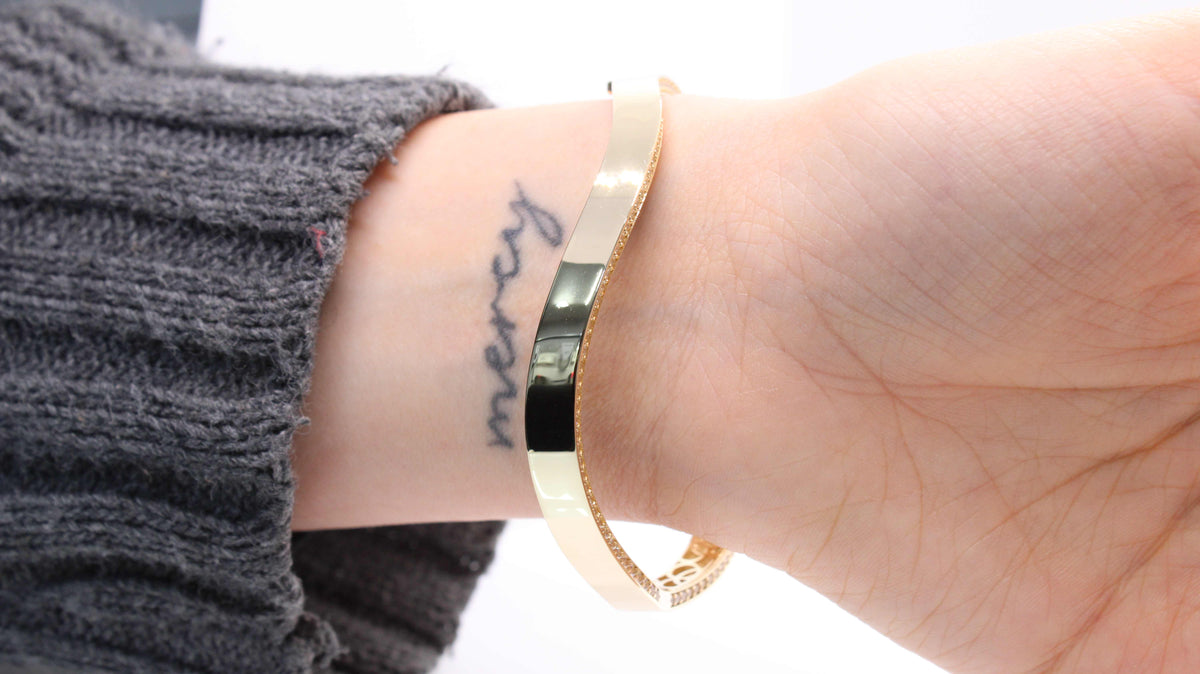 VIECLAT Solid Yellow Gold Diamond Wavy Bangle Bracelet