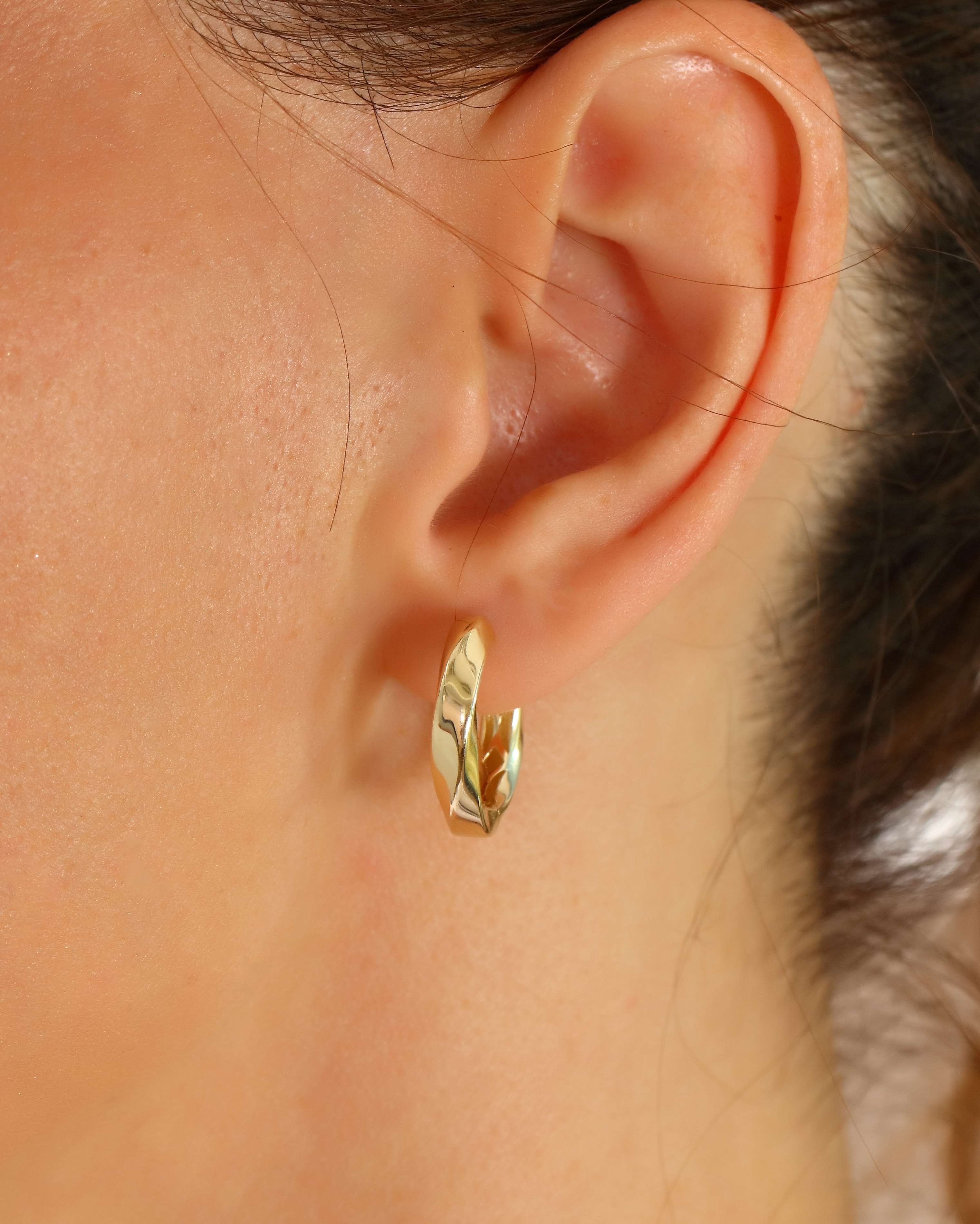 VIECLAT Solid Yellow Gold Twisted Huggie Hoop Earring