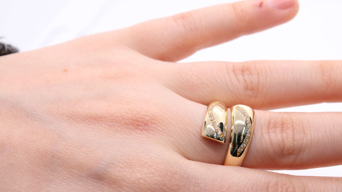 VIECLAT Solid Yellow Gold Diamond Crossover Ring Hand
