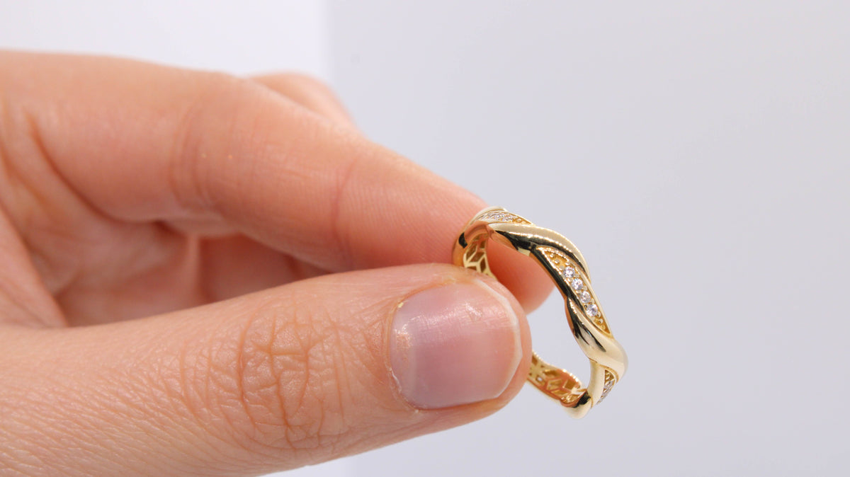 VIECLAT Solid Yellow Gold Diamond Twist Band Ring