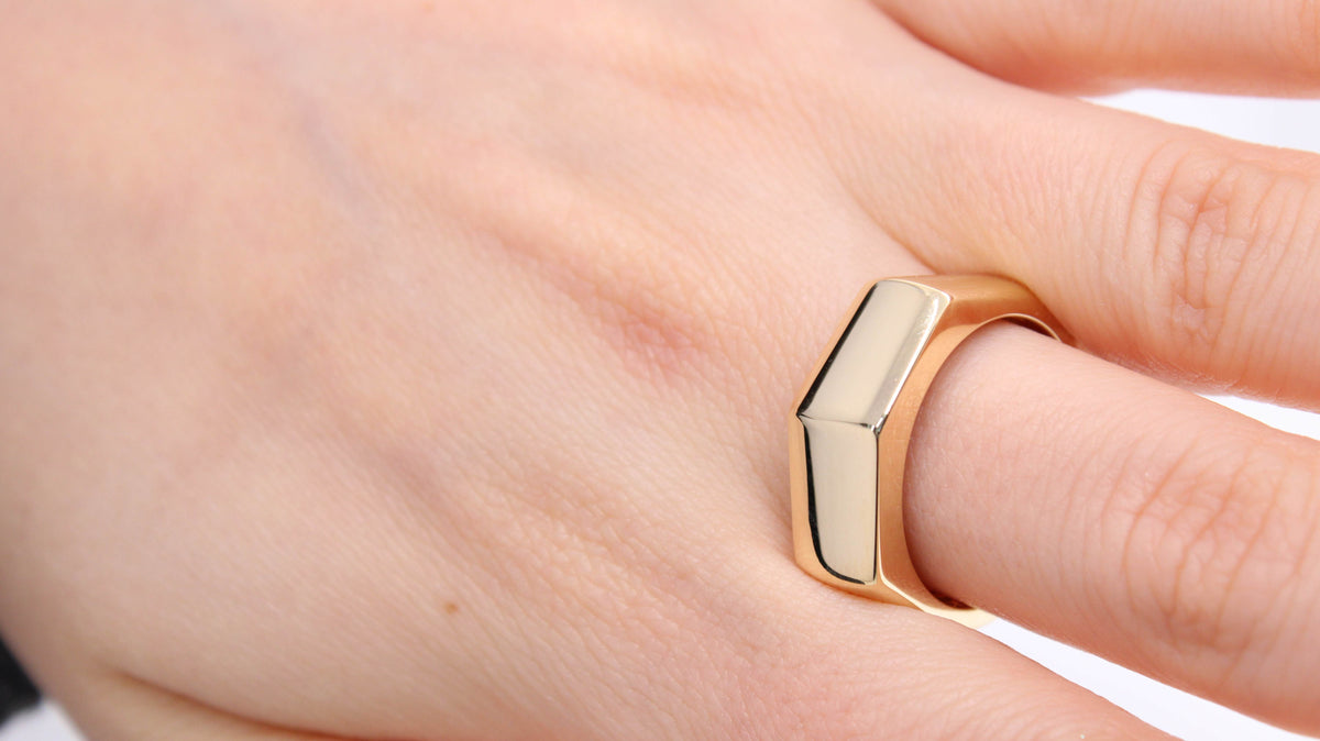 VIECLAT Solid Yellow Gold Rectangular Signet Bar Ring