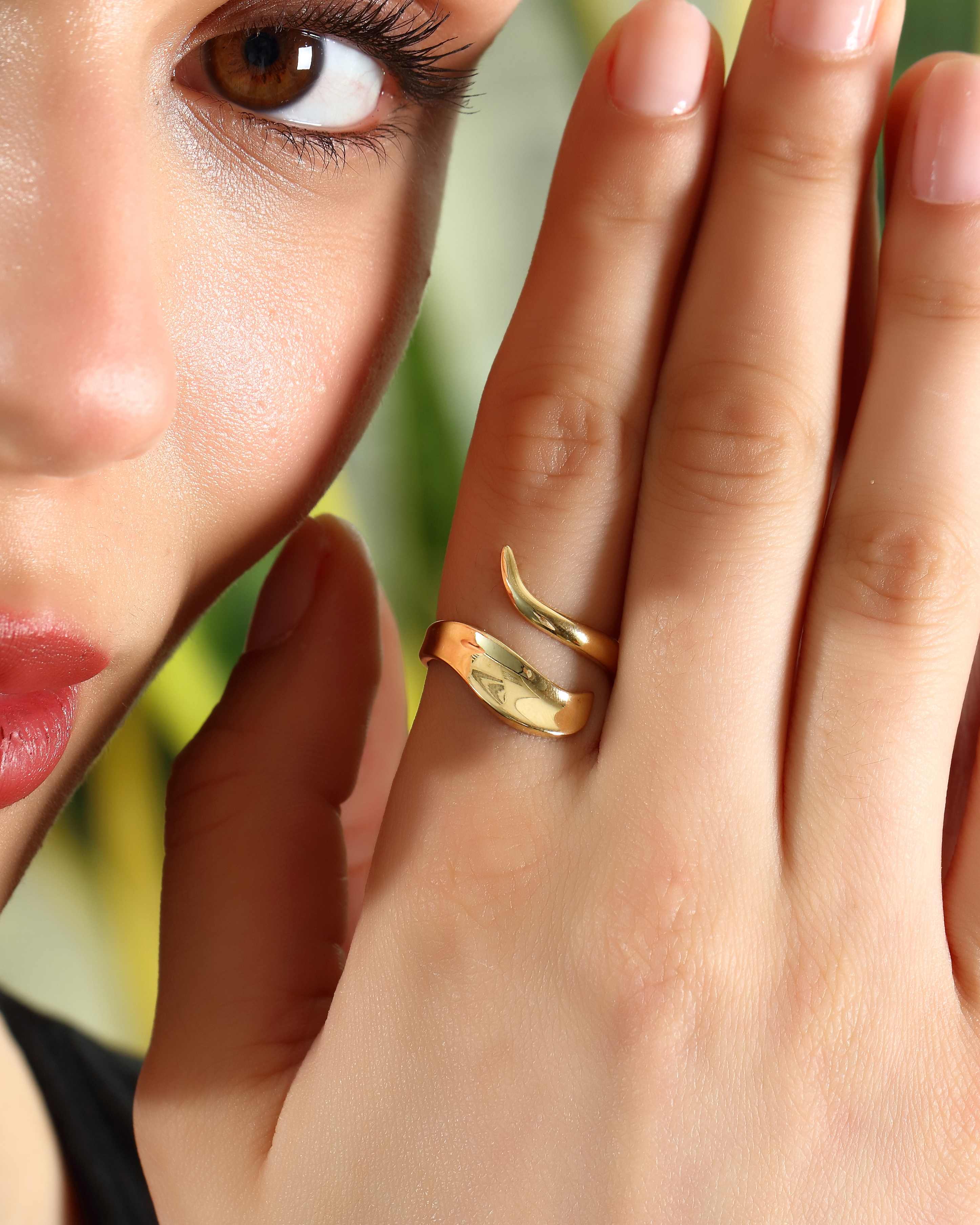 VIECLAT Solid Yellow Gold Open Bypass Wrap Ring