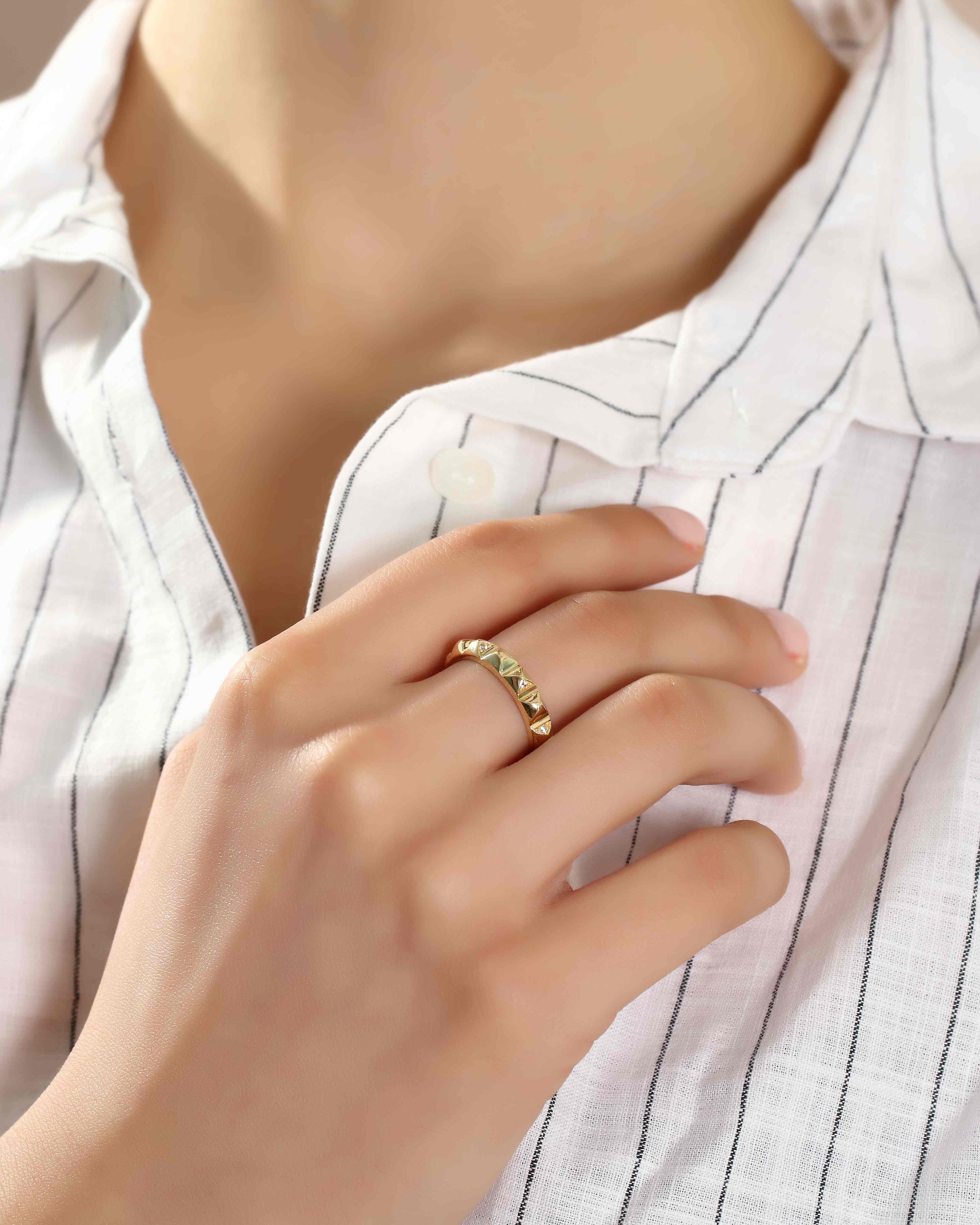 VIECLAT Solid Yellow Gold Pyramid Diamond Band Ring