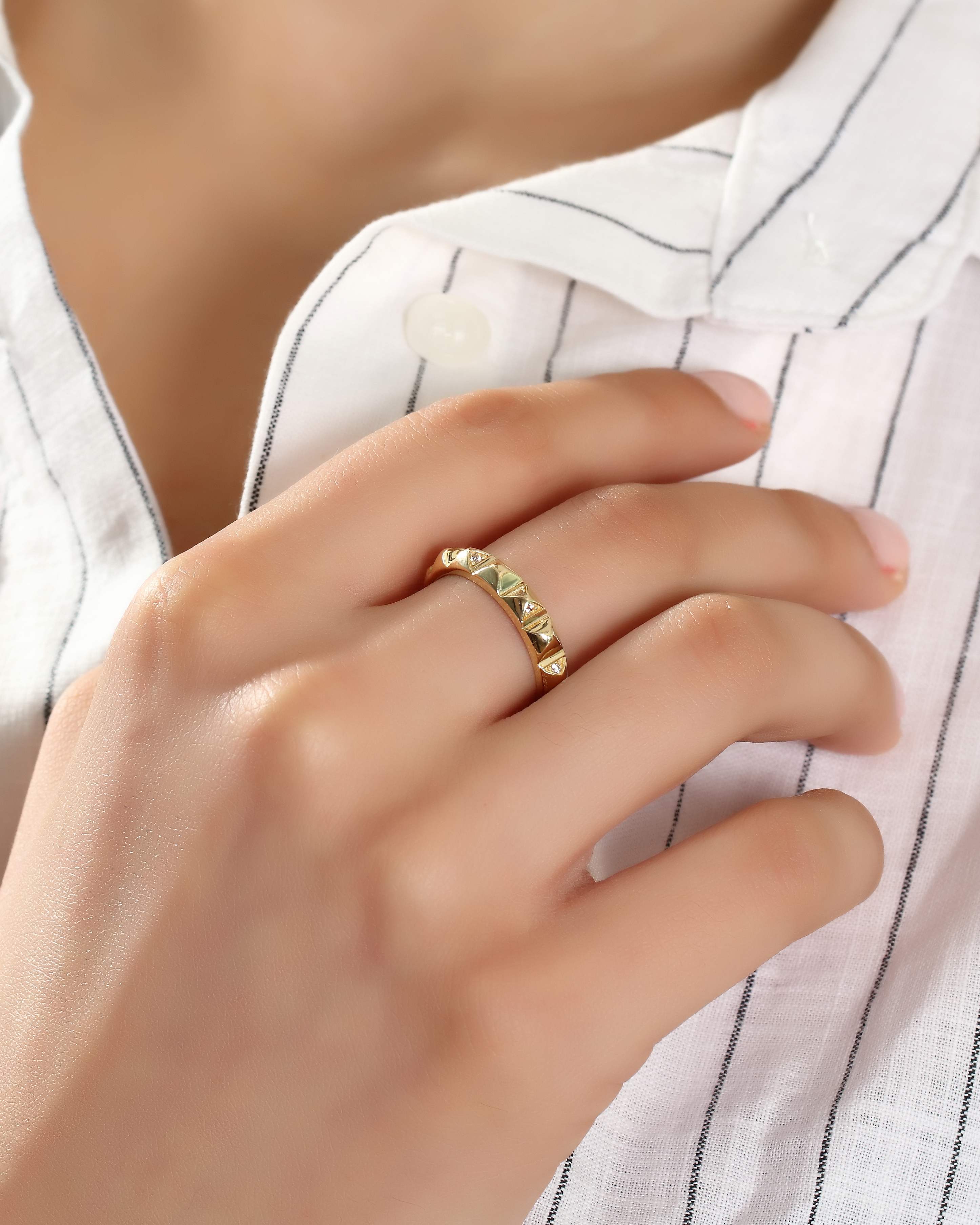 VIECLAT Solid Yellow Gold Pyramid Diamond Band Ring