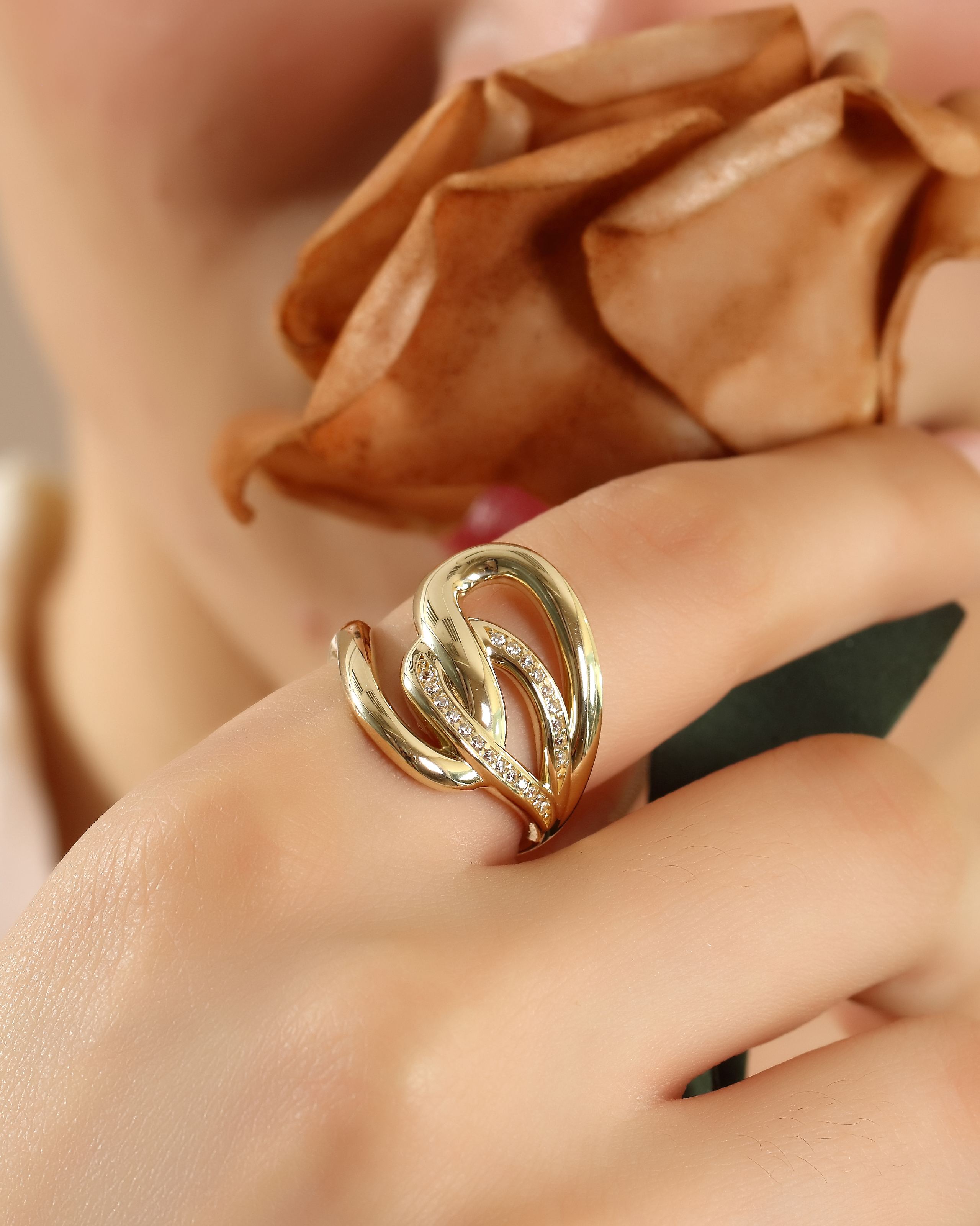 VIECLAT Solid Yellow Gold Diamond Interlocking Swirl Ring