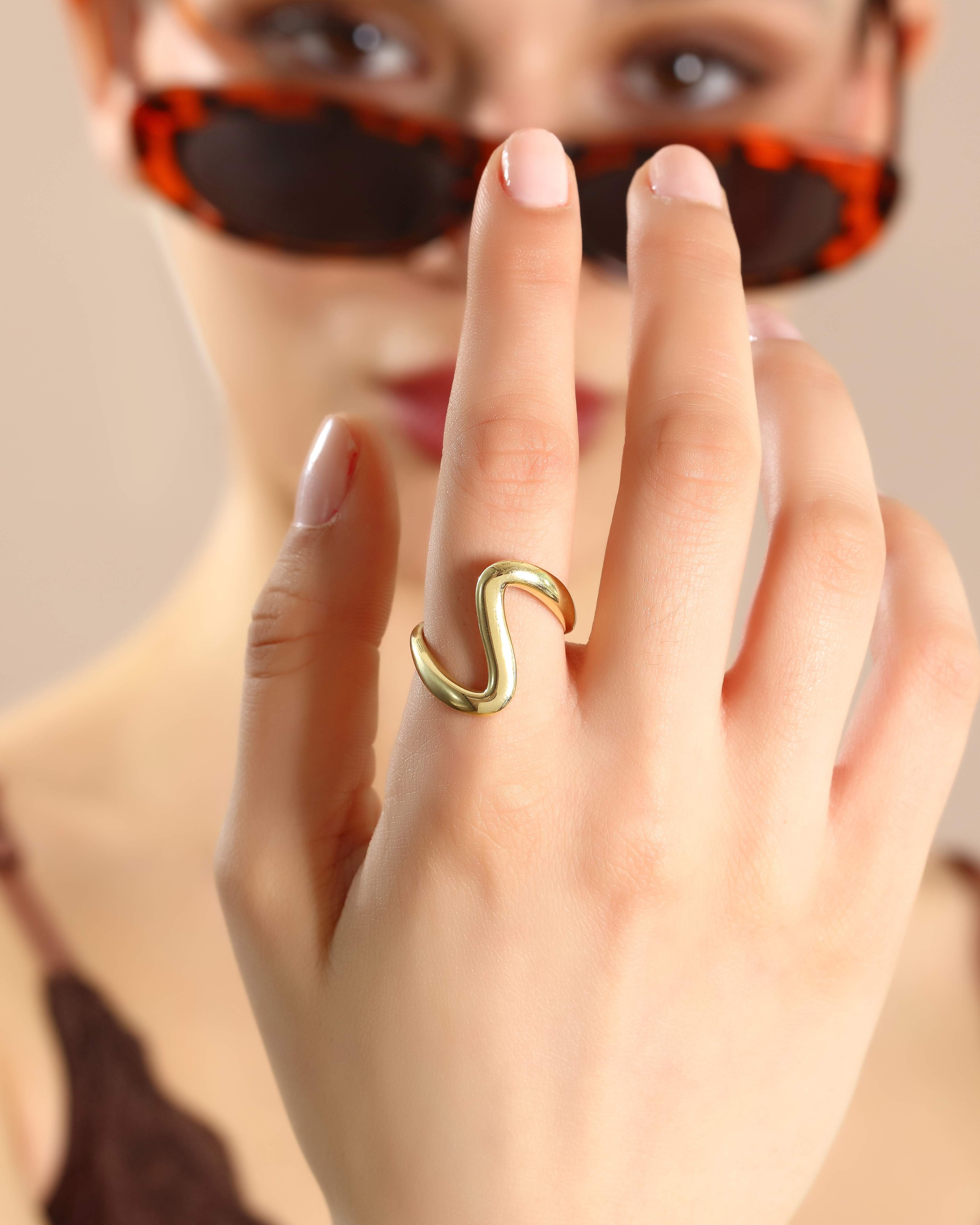 VIECLAT Solid Yellow Gold Wave Swirl Ring