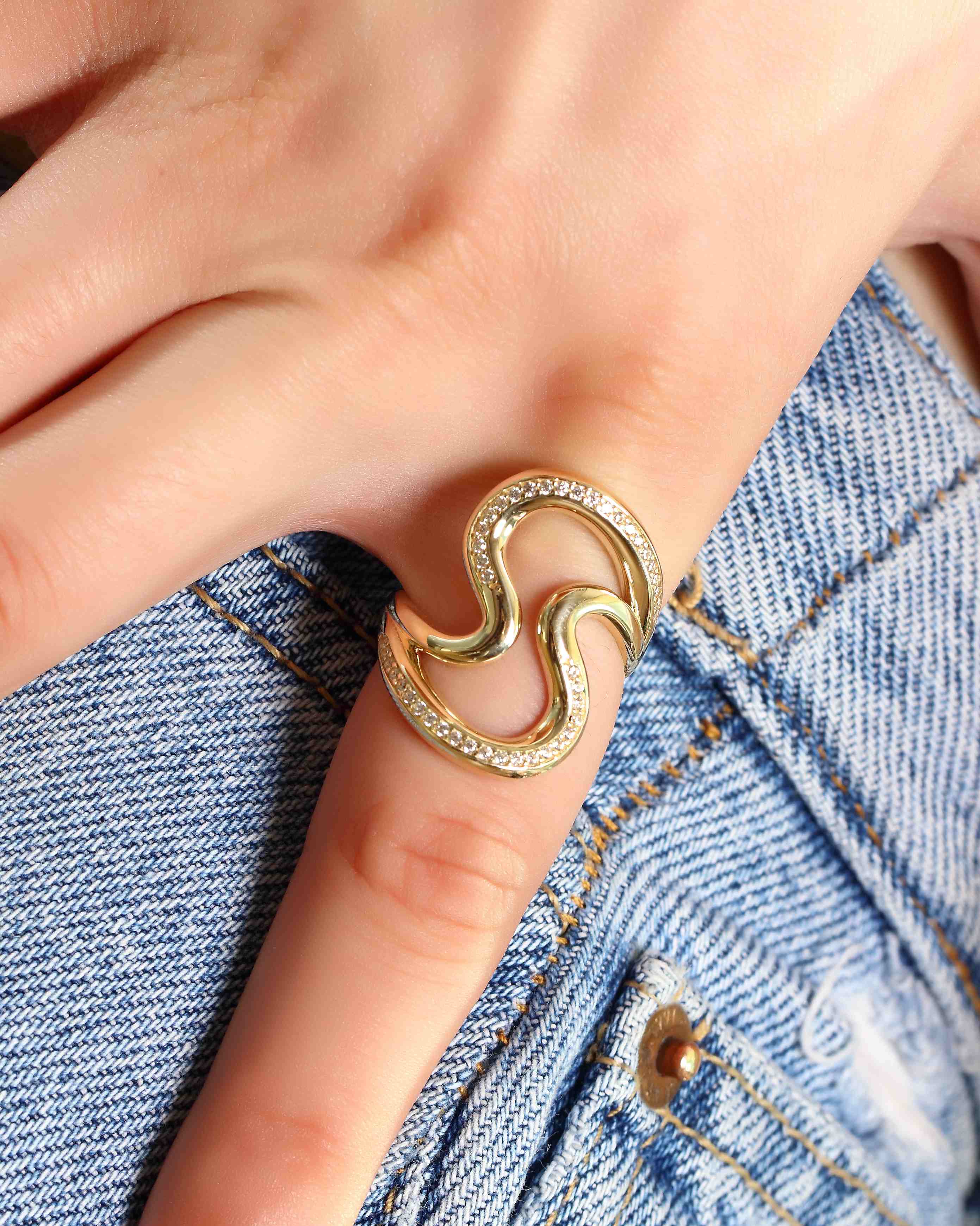 VIECLAT Solid Yellow Gold Diamond Swirl Wave Ring