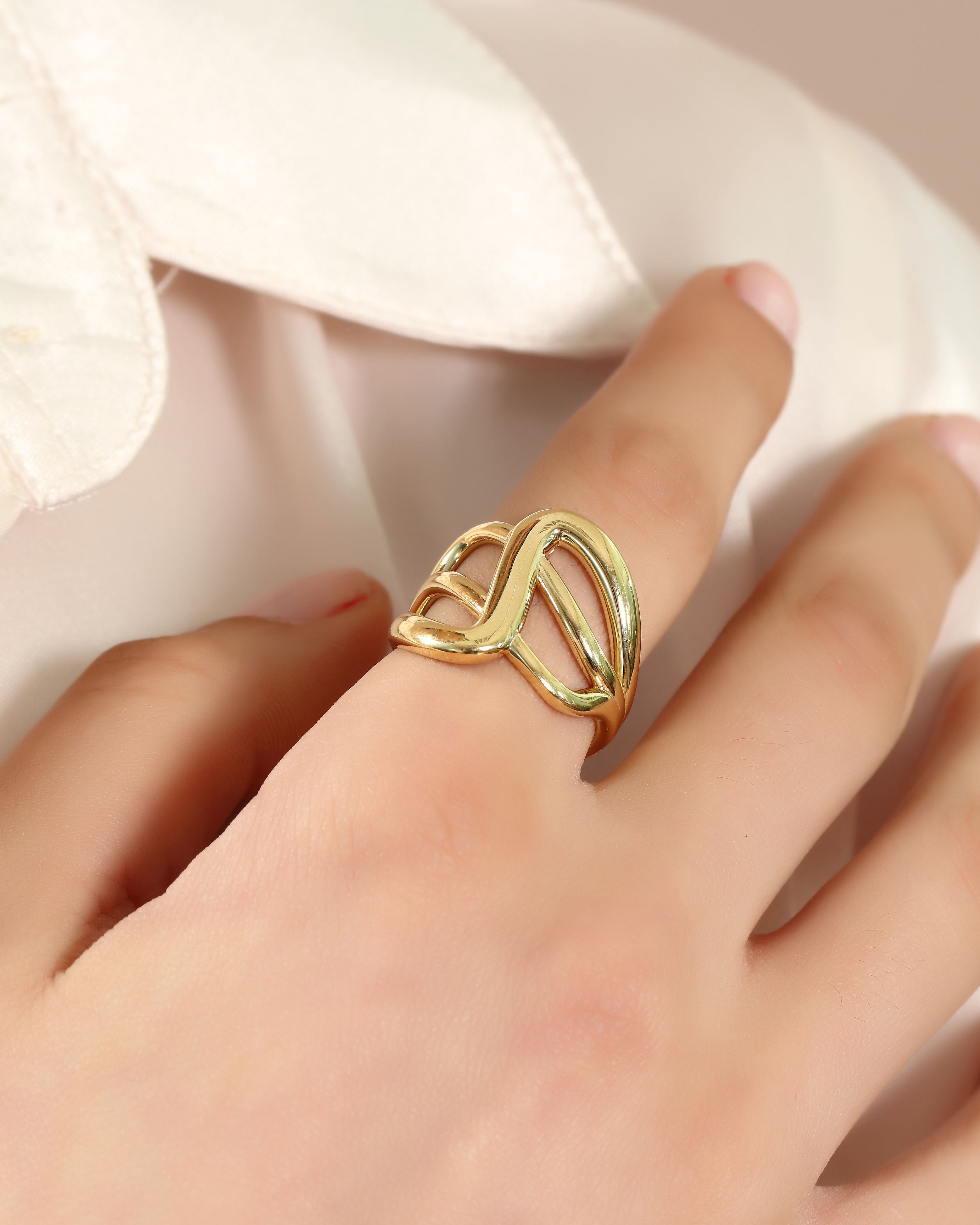 VIECLAT Solid Yellow Gold Interlocking Wave Ring