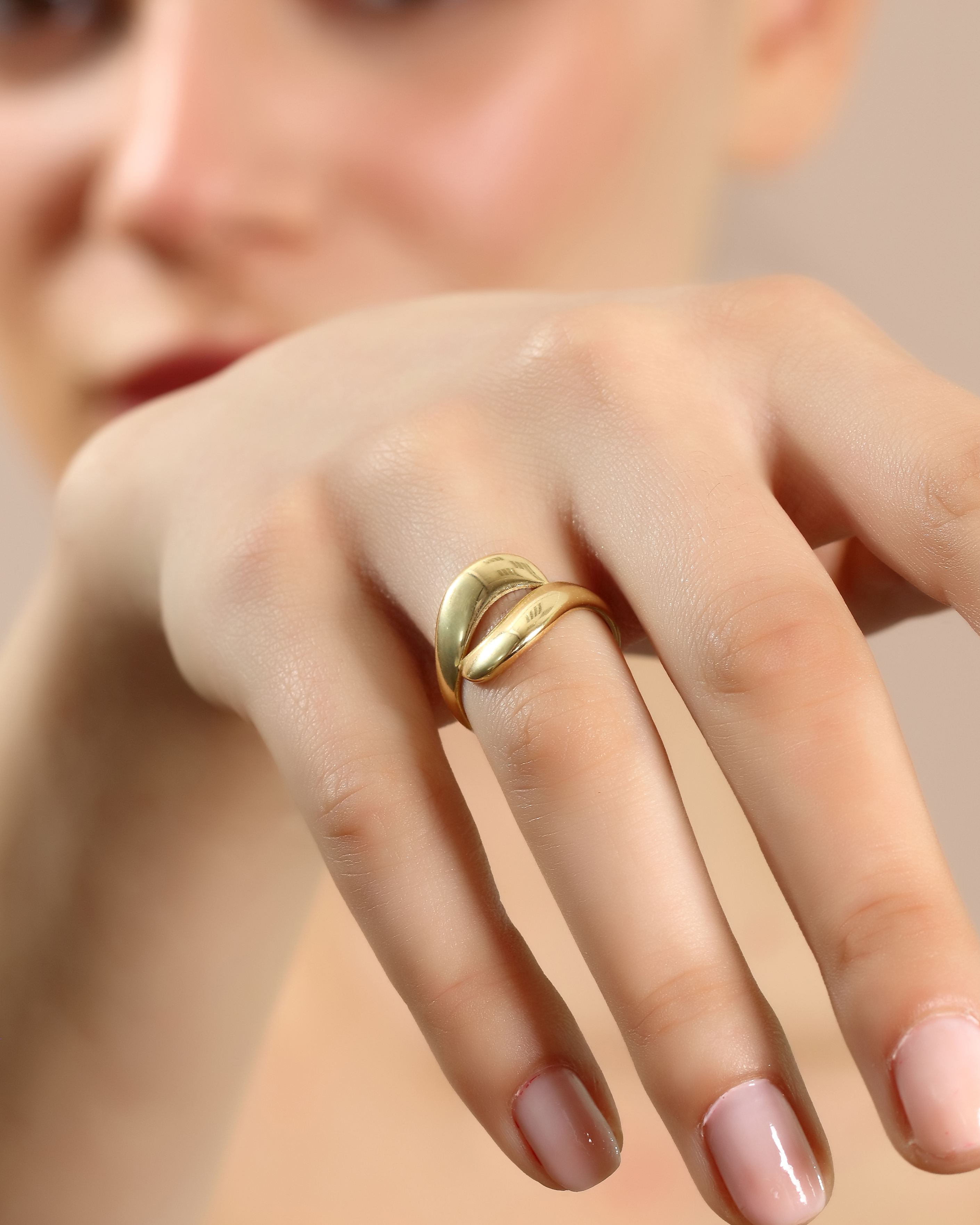 VIECLAT Solid Yellow Gold Open Bypass Swirl Ring