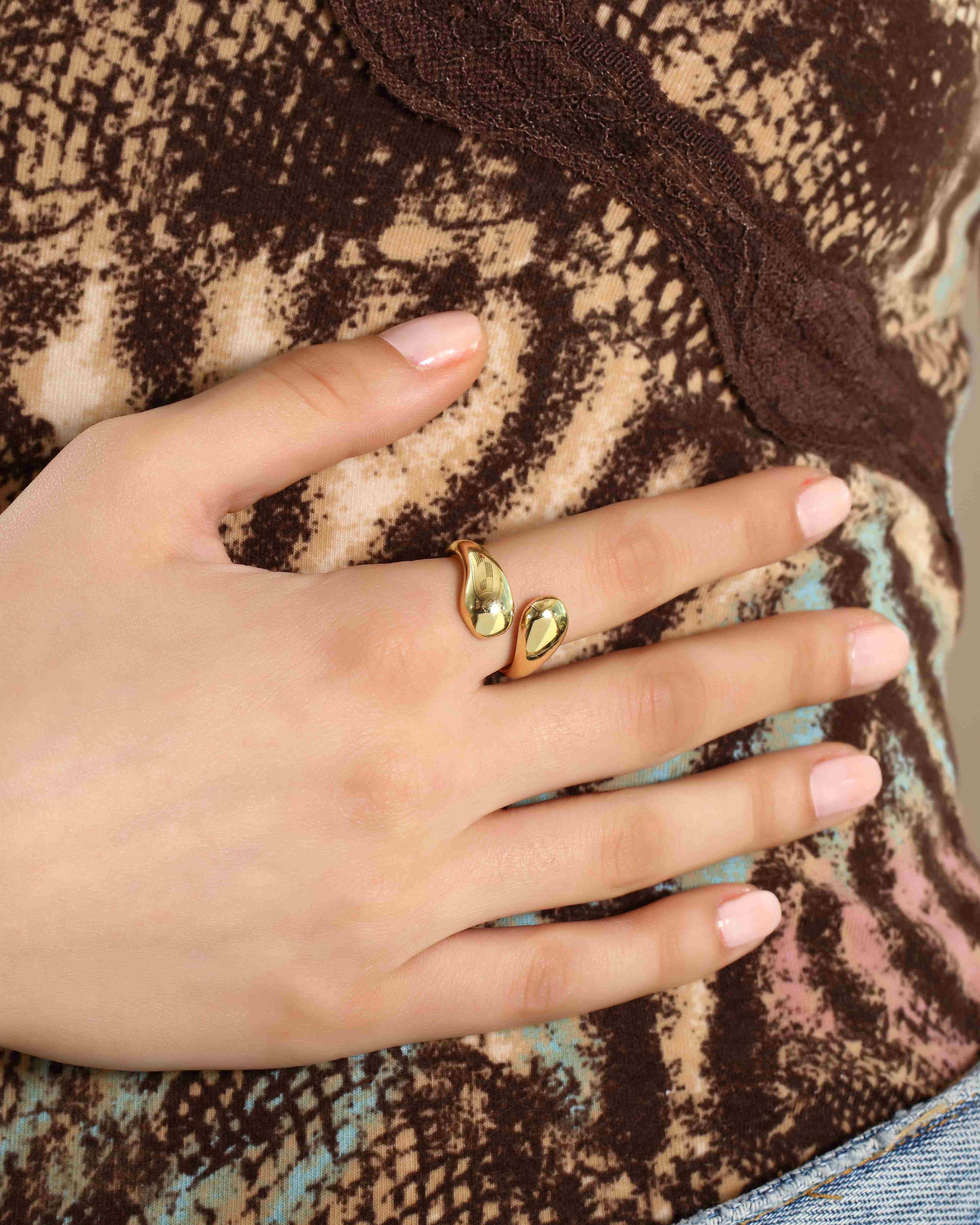 VIECLAT Solid Yellow Gold Open Bypass Teardrop Ring