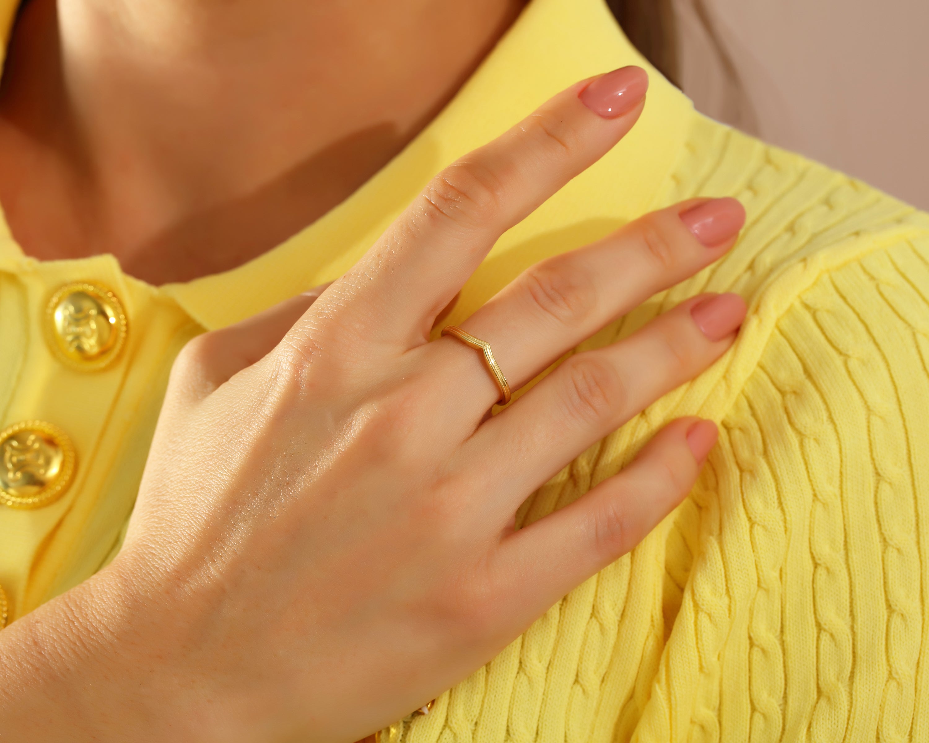 Curved V Ring