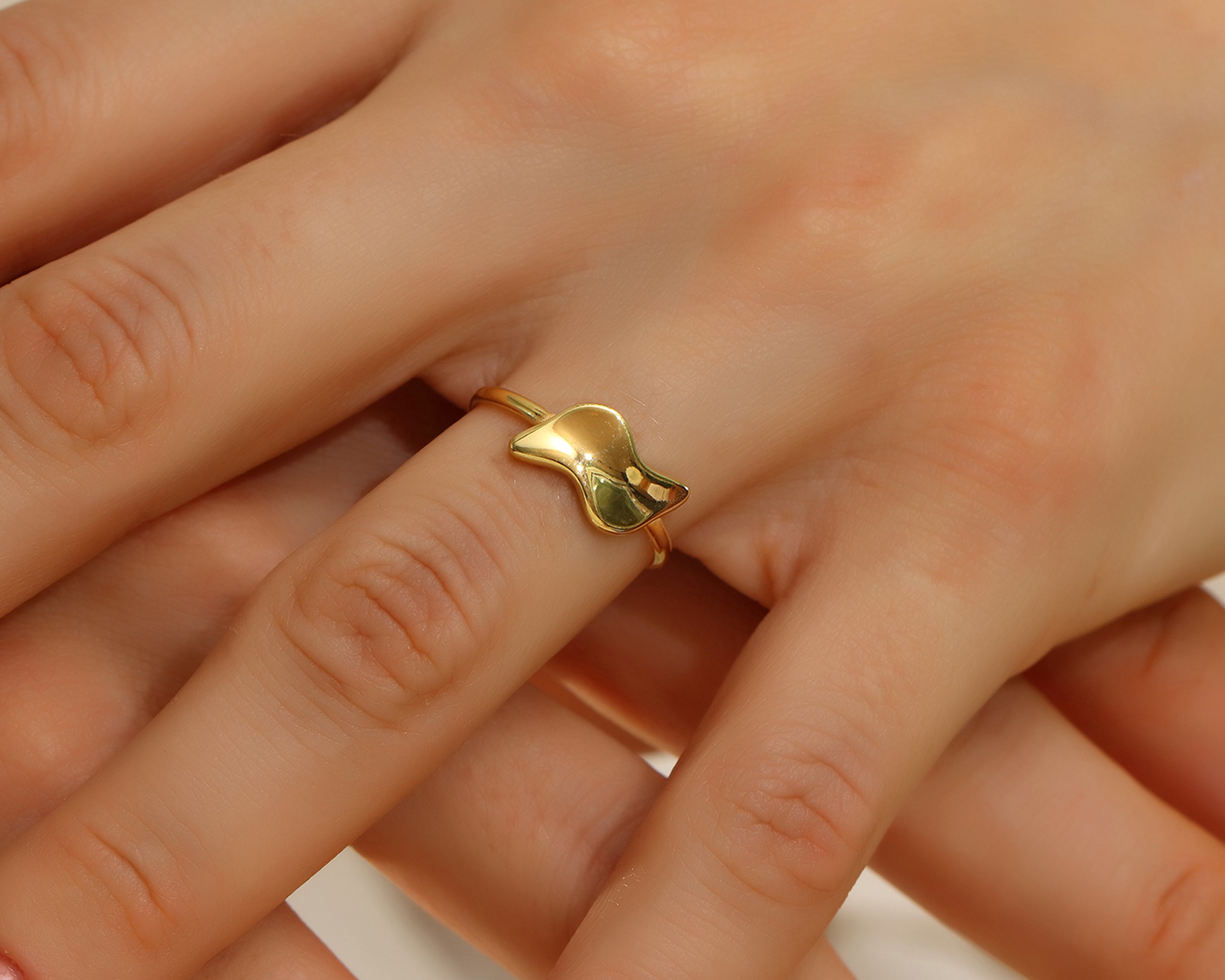 Wavy Bar Ring