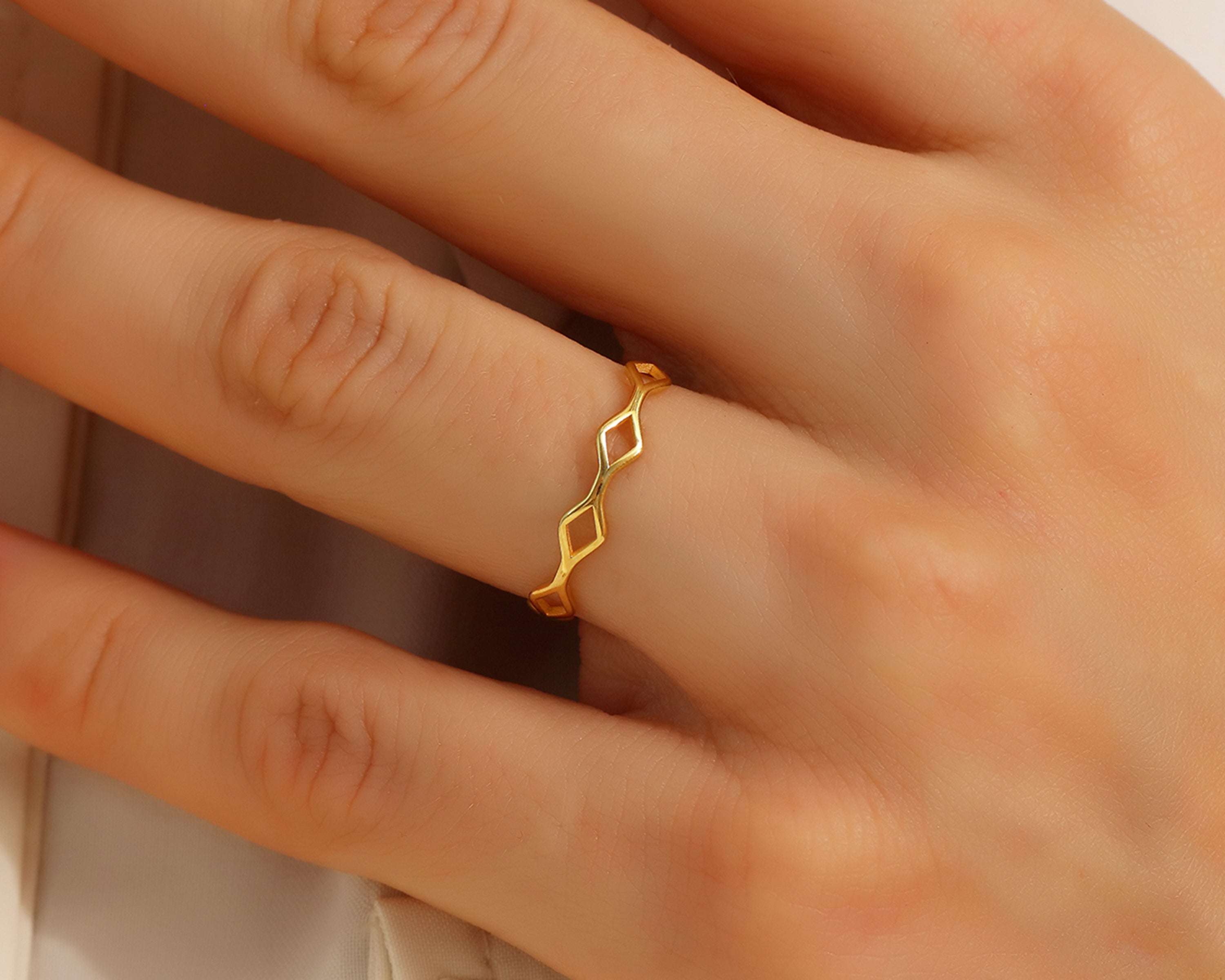 Open Rhombus Link Ring
