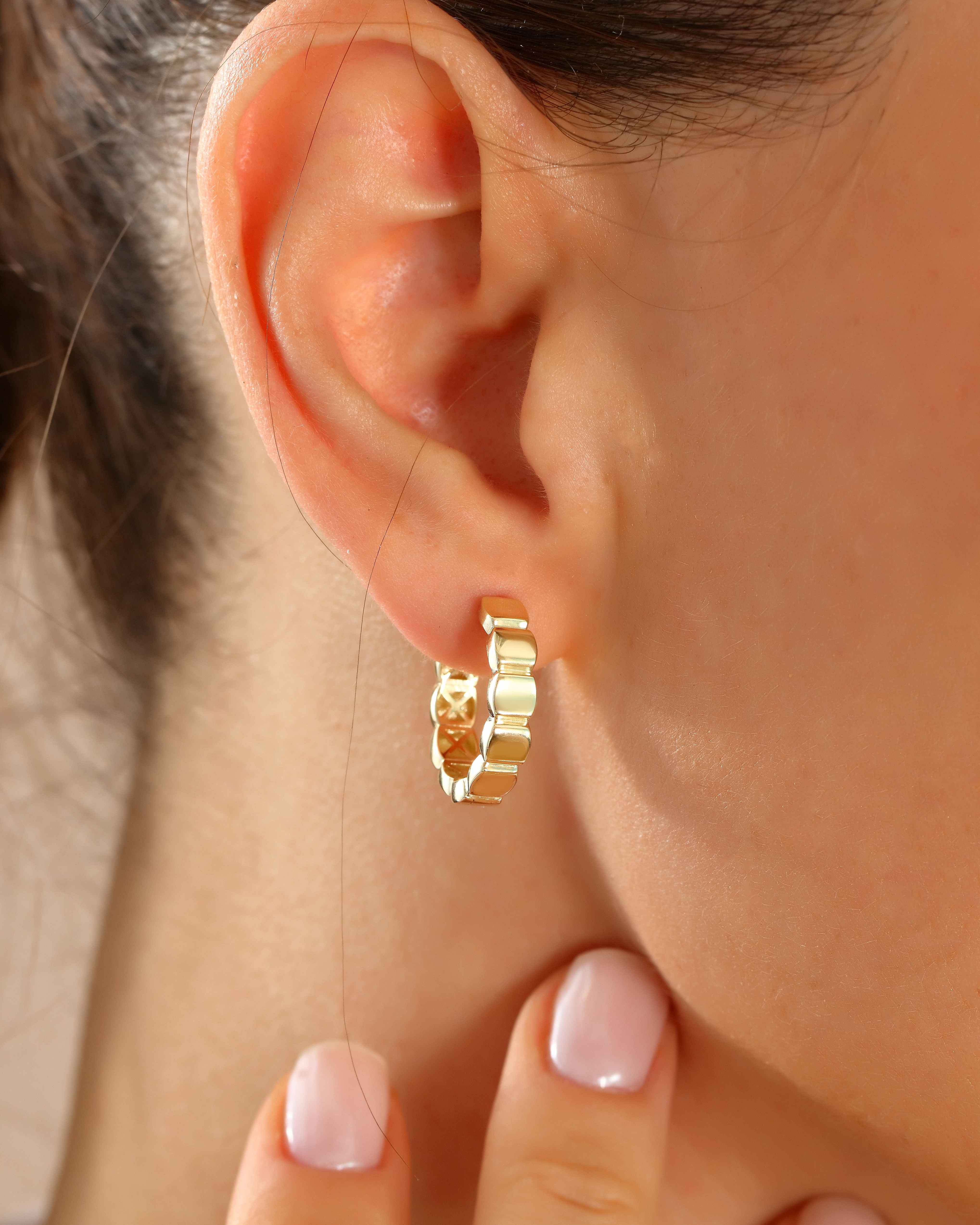 VIECLAT Solid Yellow Gold Cobblestone Huggie Hoop Earrings
