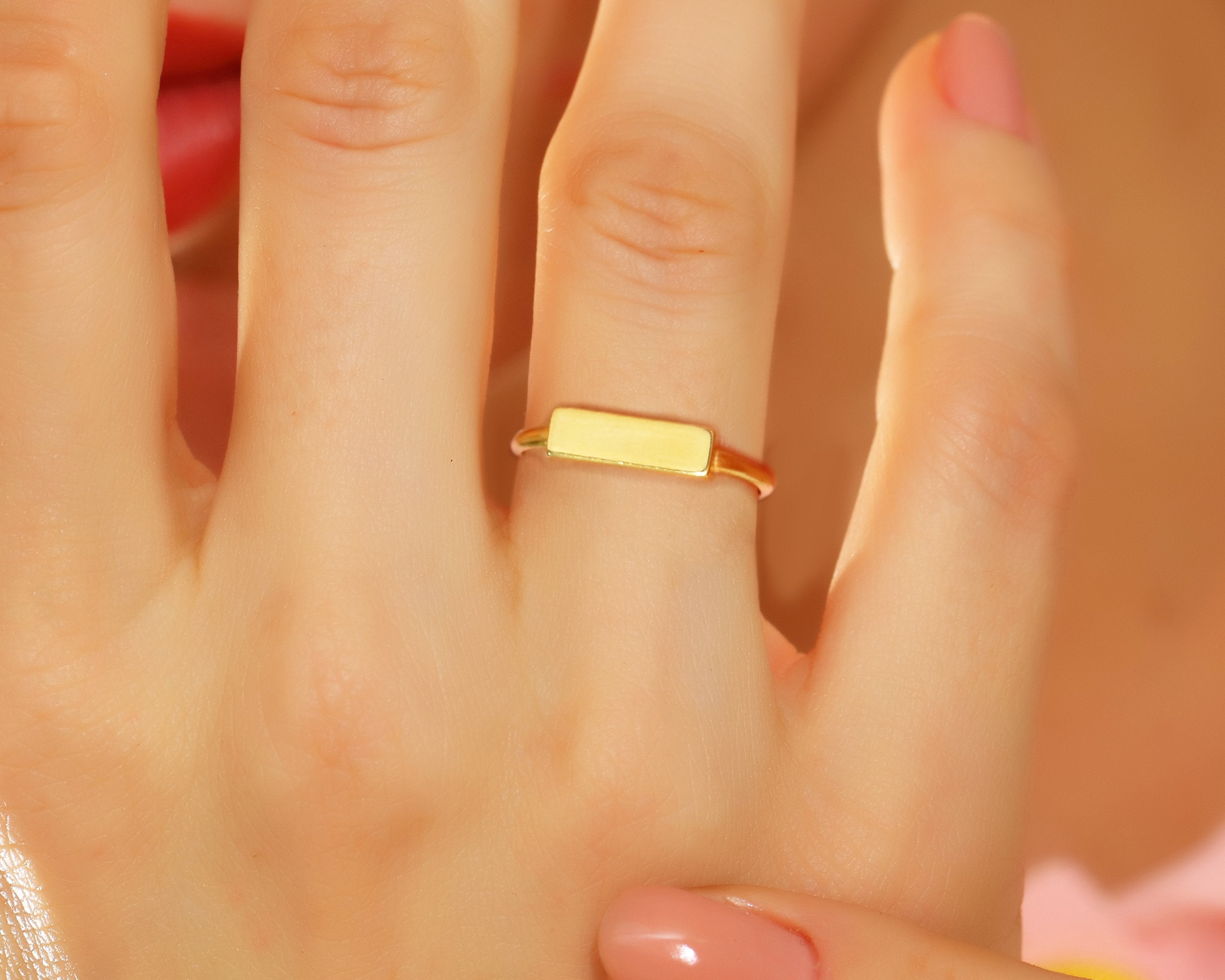 VIECLAT Solid Yellow Gold Rectangular Bar Signet Ring