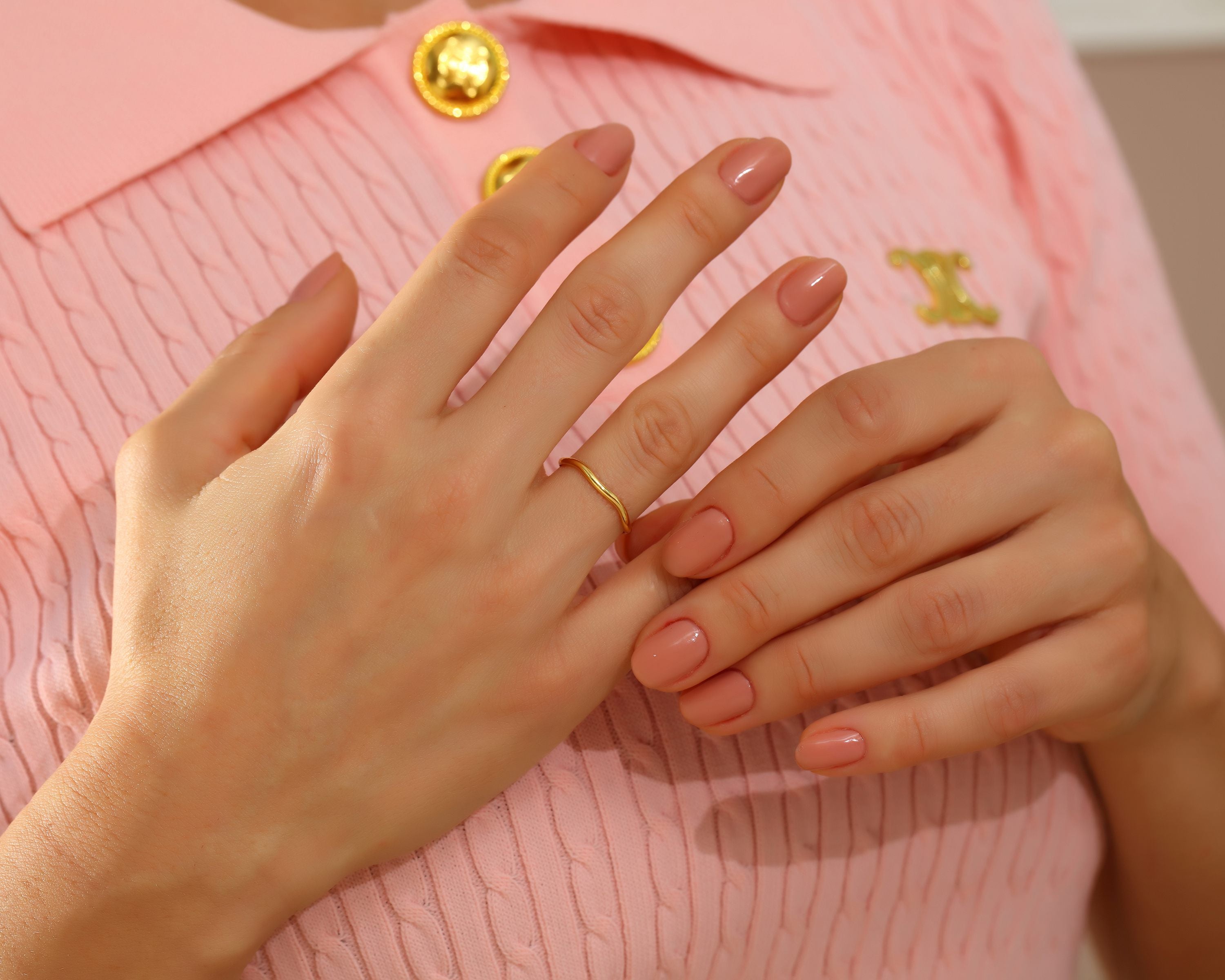VIECLAT Gold Minimalist Wavy Ring Hand