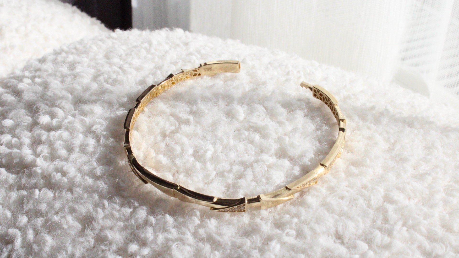 VIECLAT Solid Yellow Gold Diamond Geometric Bangle Bracelet