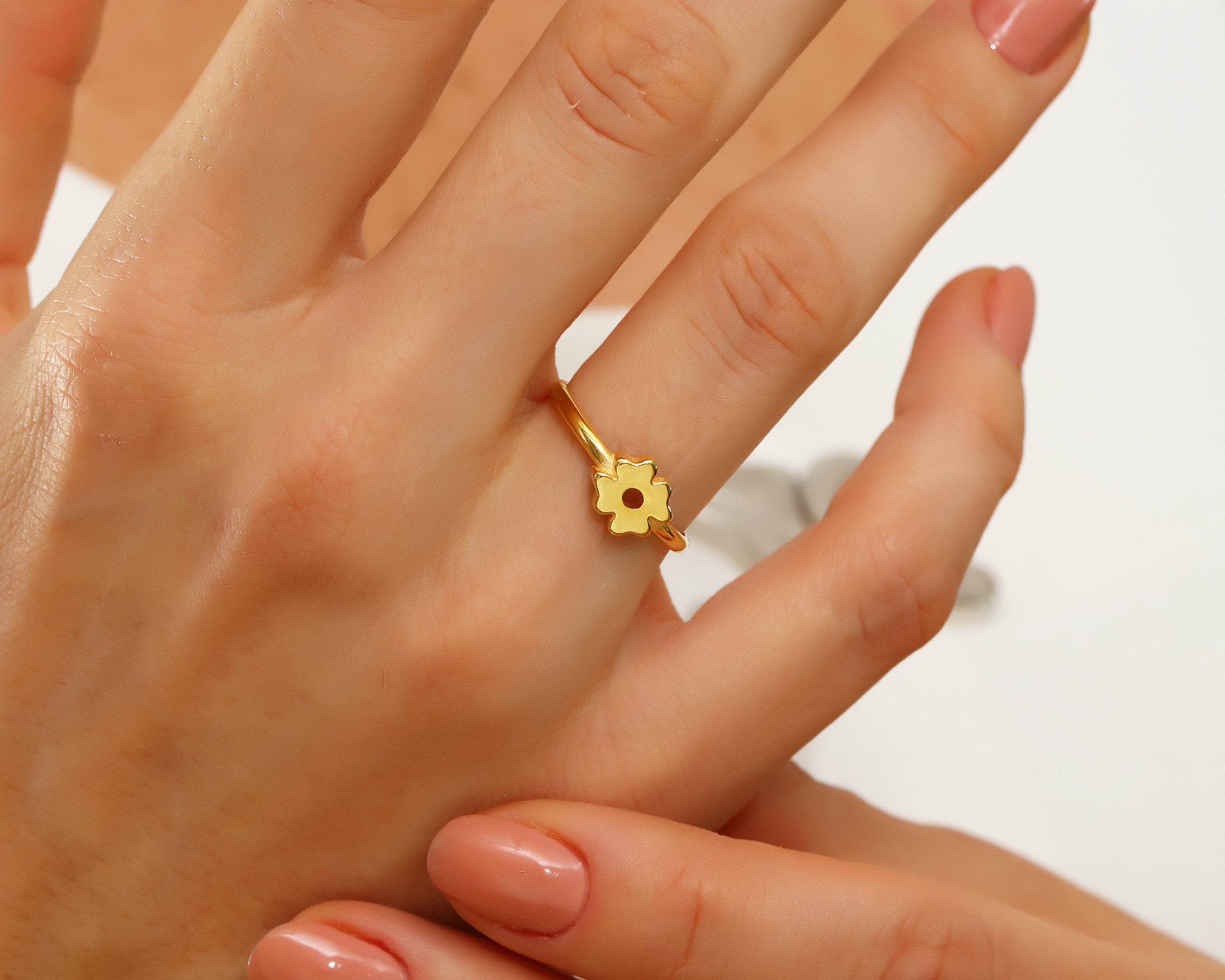 VIECLAT Solid Yellow Gold Flower Dainty Ring
