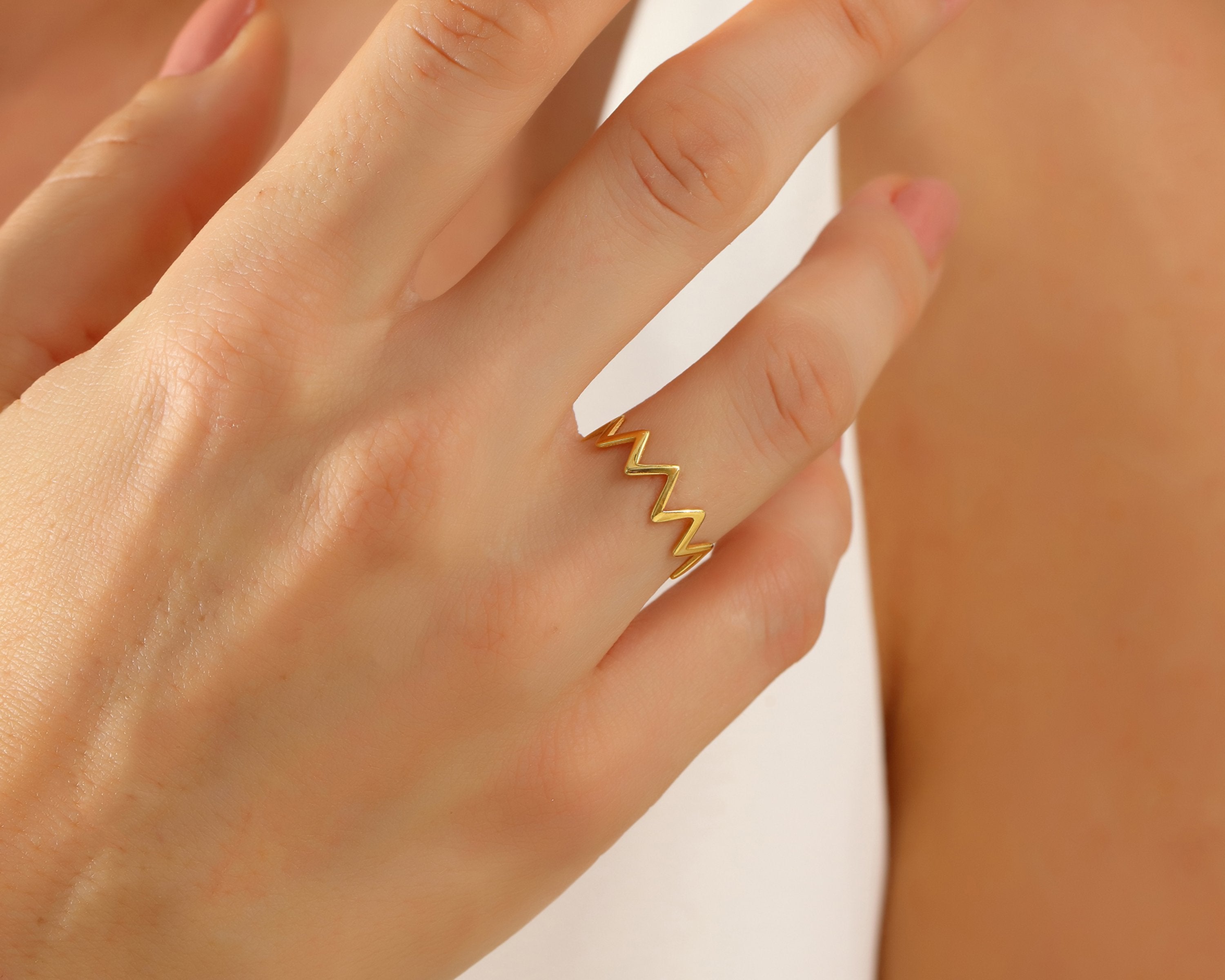 VIECLAT Gold Zigzag Chevron Stacking Ring