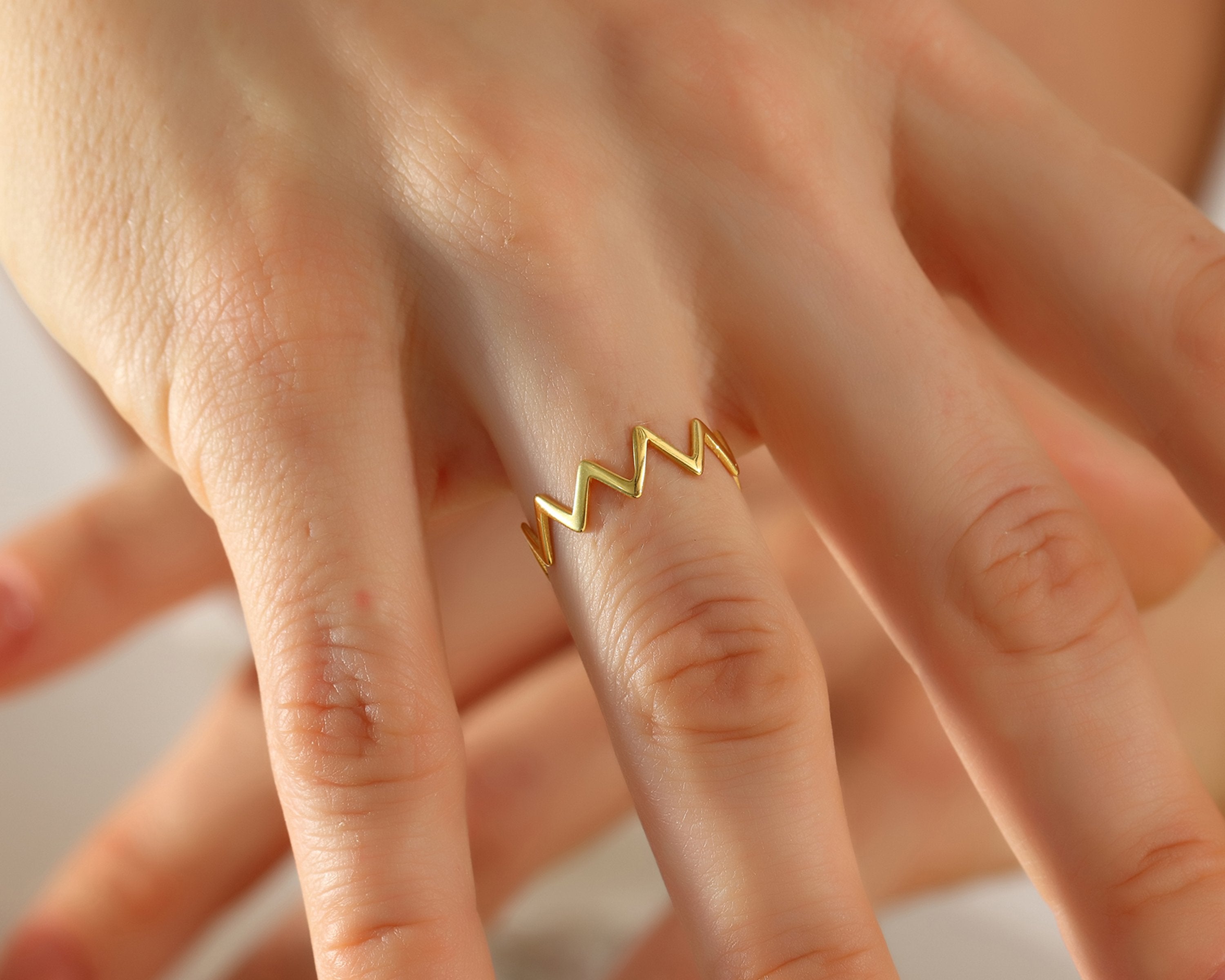 VIECLAT Gold Zigzag Chevron Stacking Ring