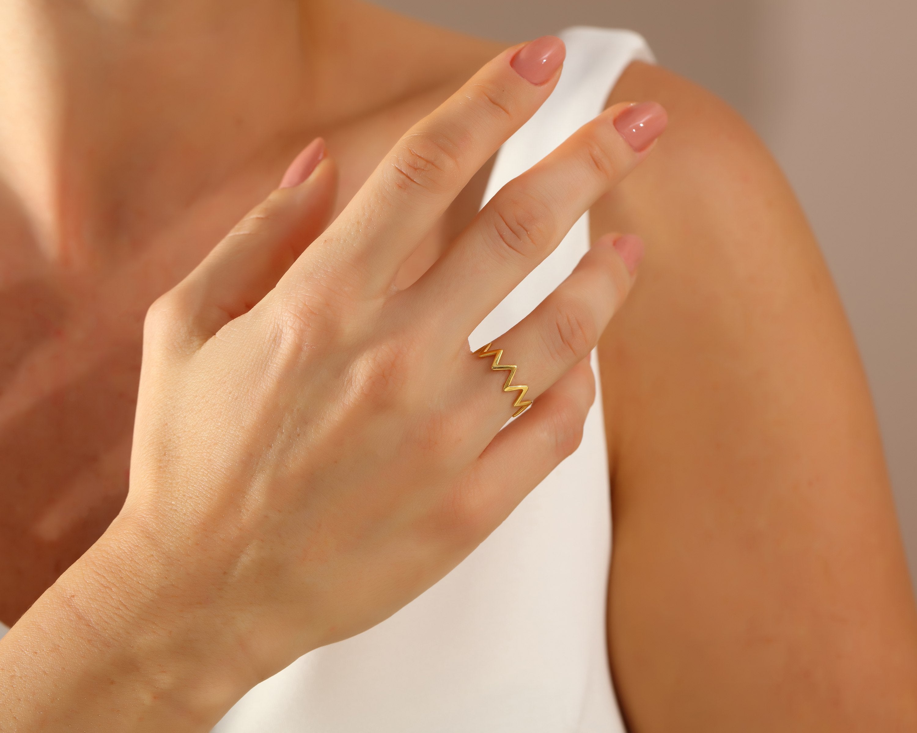 VIECLAT Gold Zigzag Chevron Stacking Ring