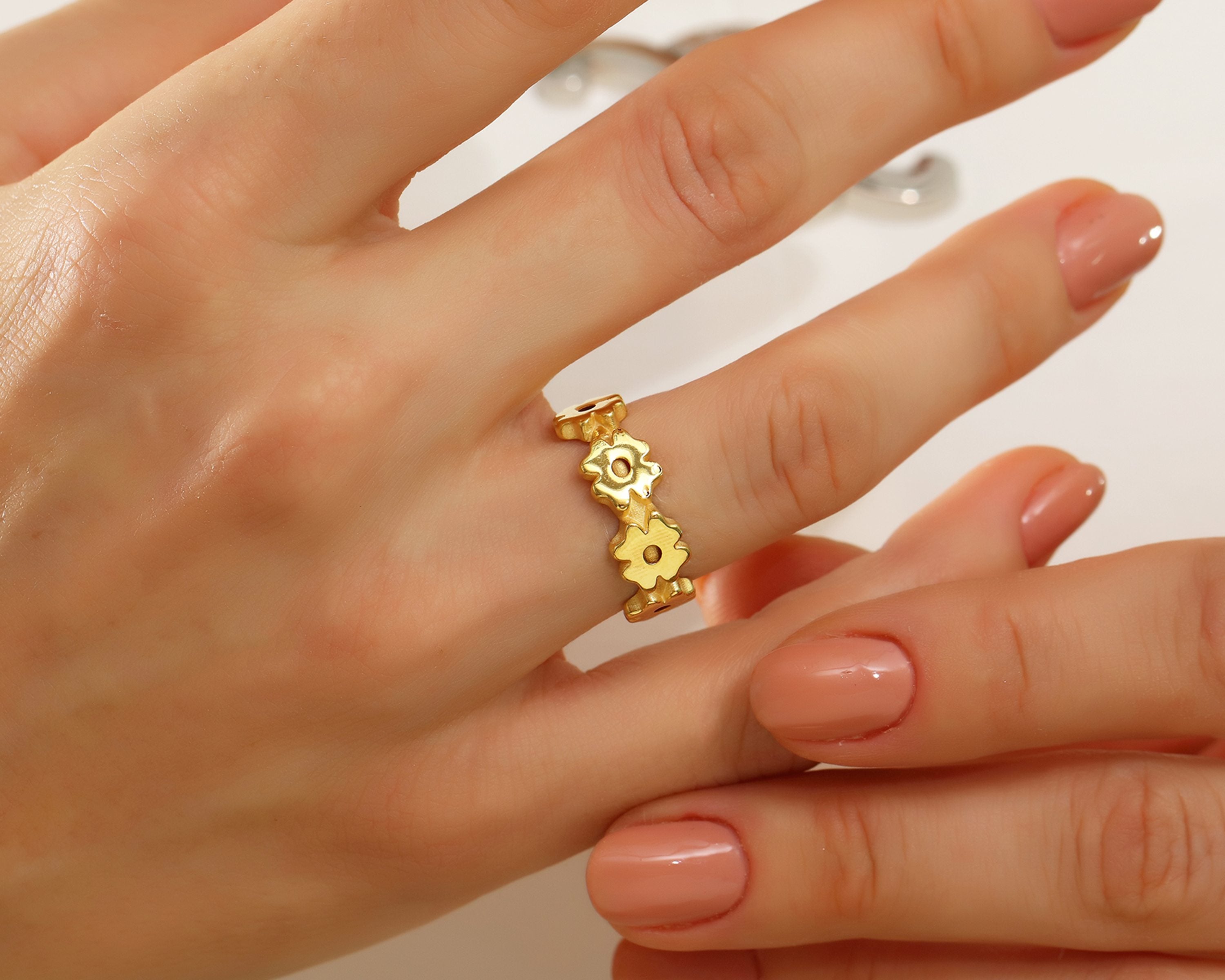VIECLAT Gold Flower Band Ring Closeup