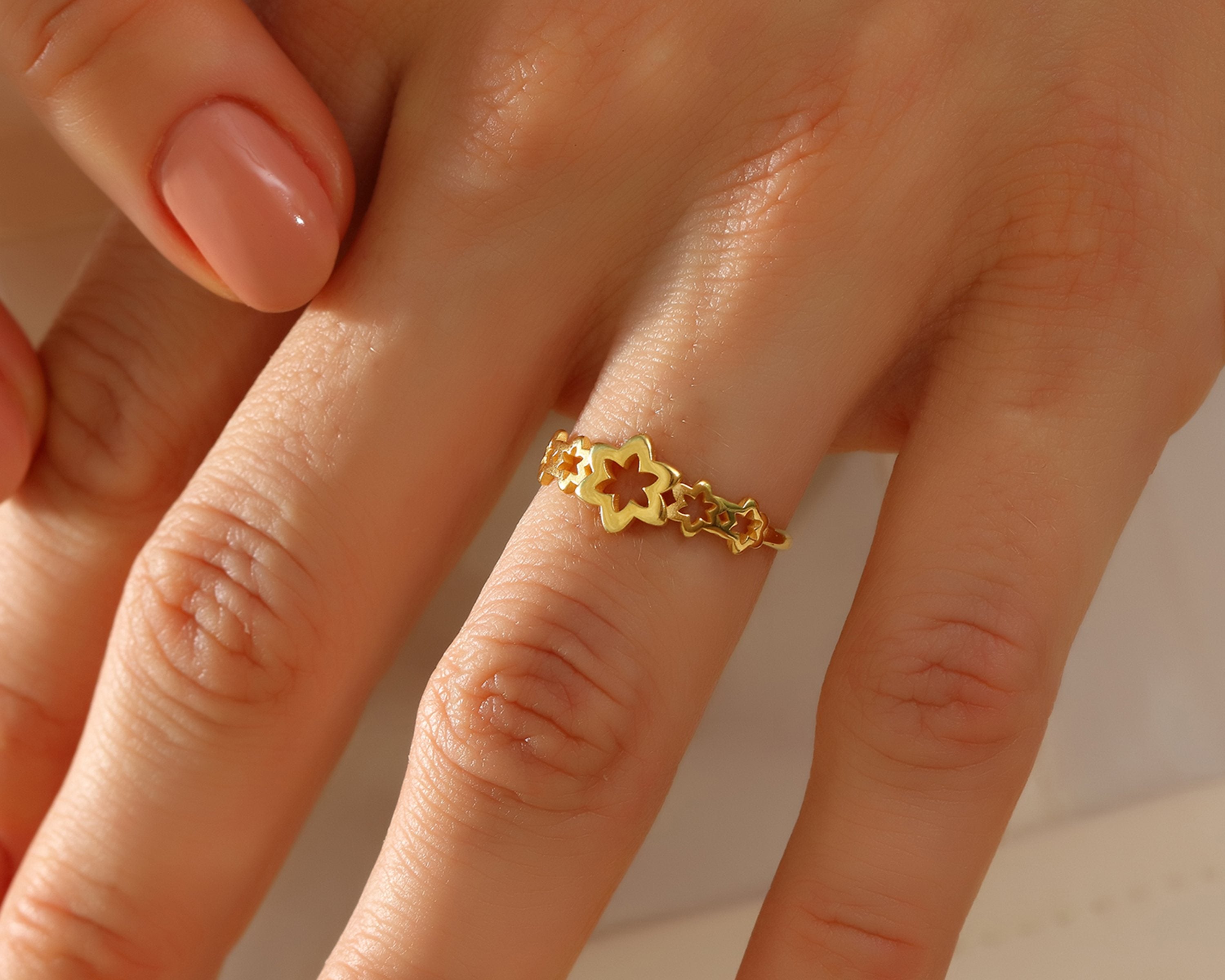 VIECLAT Gold Flower Cutout Stackable Ring