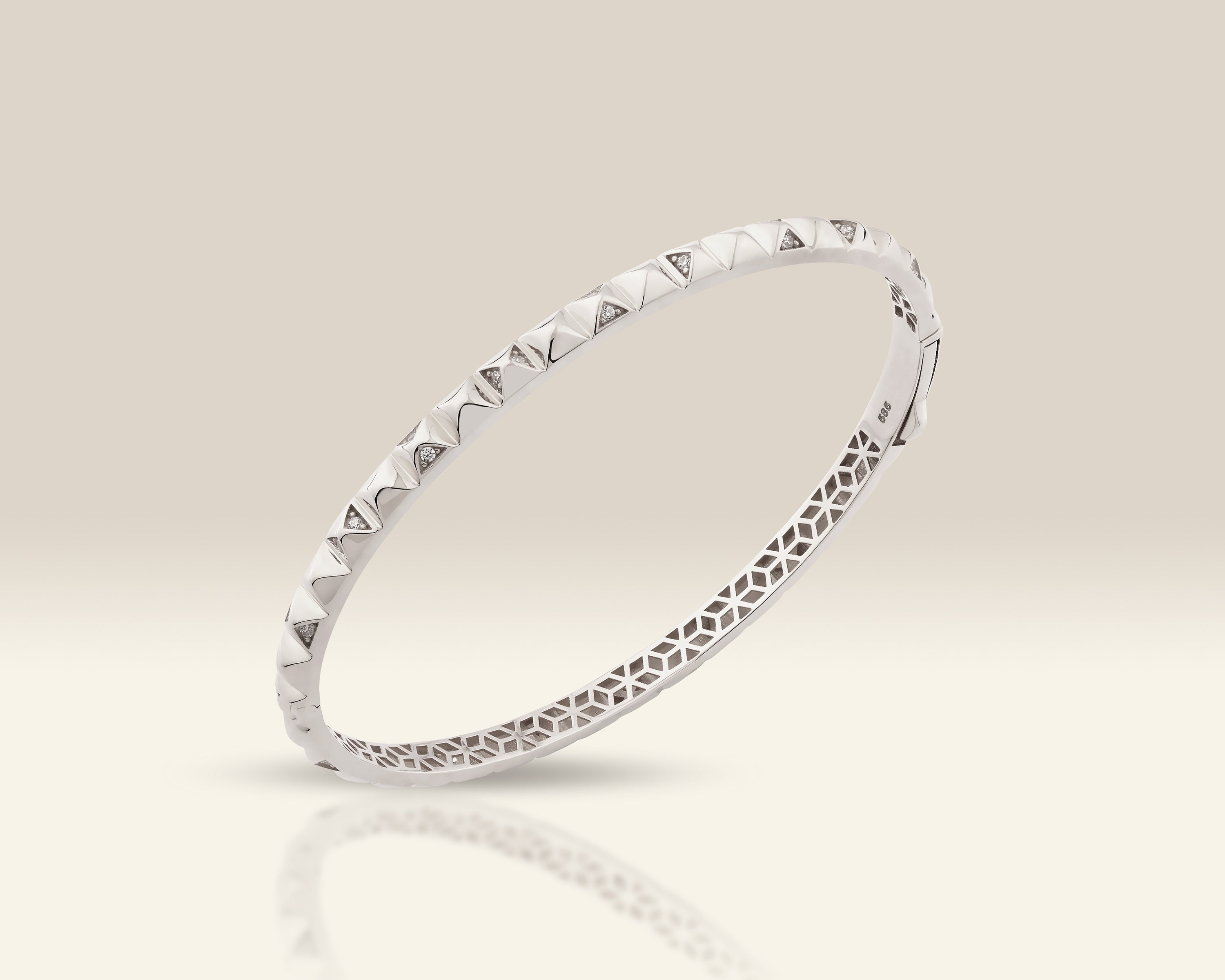 VIECLAT Solid White Gold Pyramid Spike Diamond Bangle
